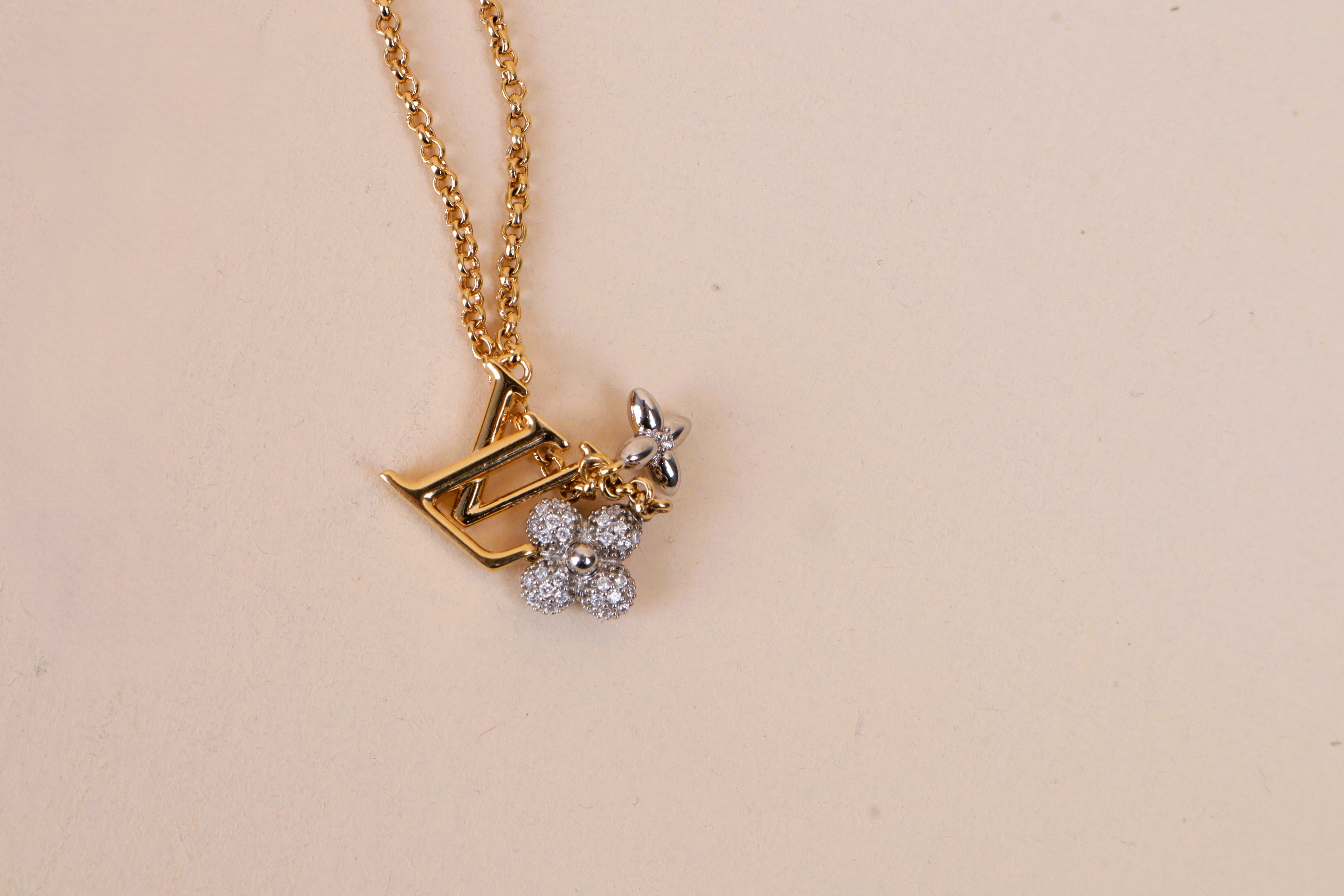 Louis Vuitton Rose Gold AND white Color Sun flower Necklace
