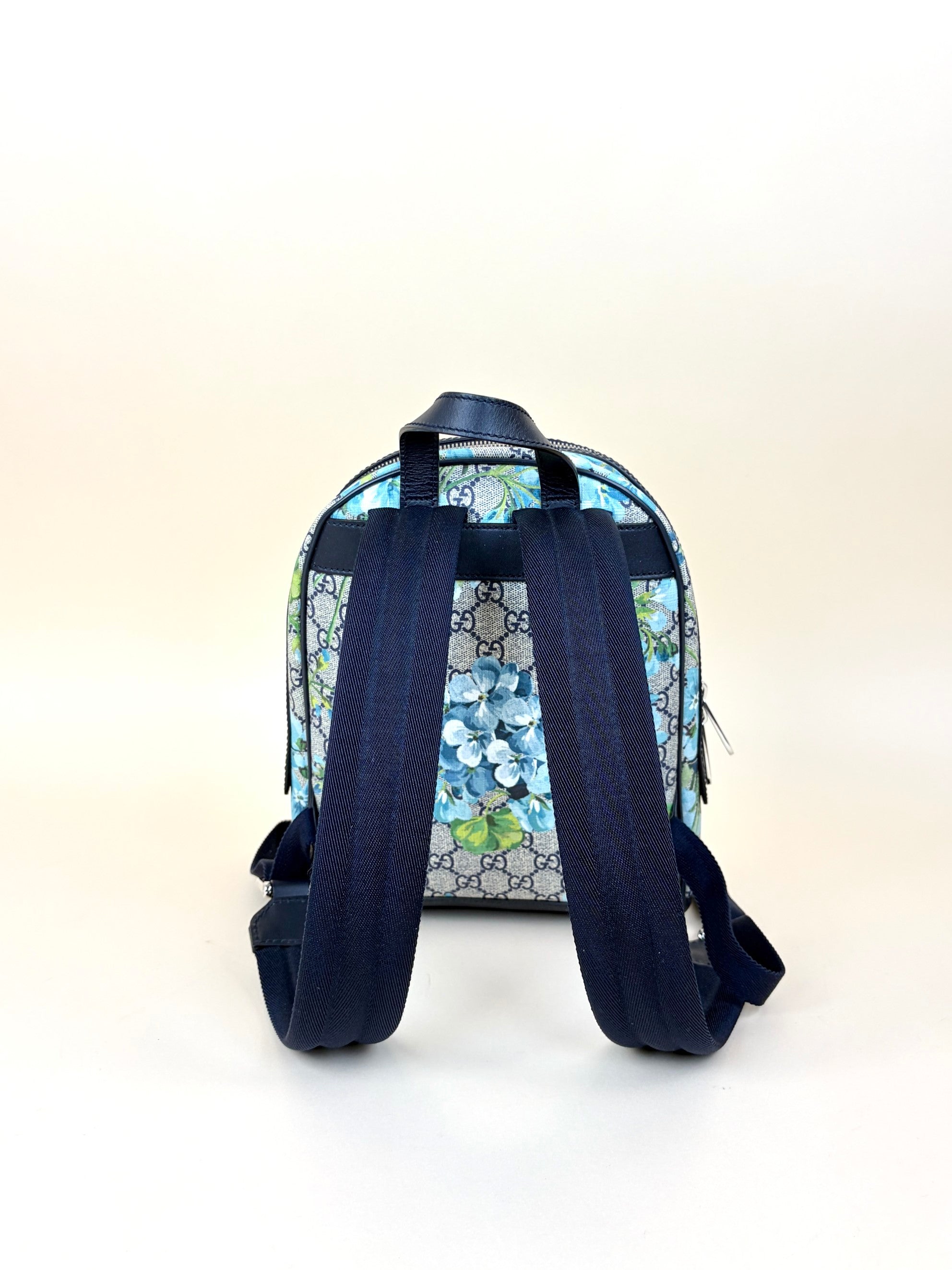 Gucci gg supreme monogram canvas blue blooms small day backpack