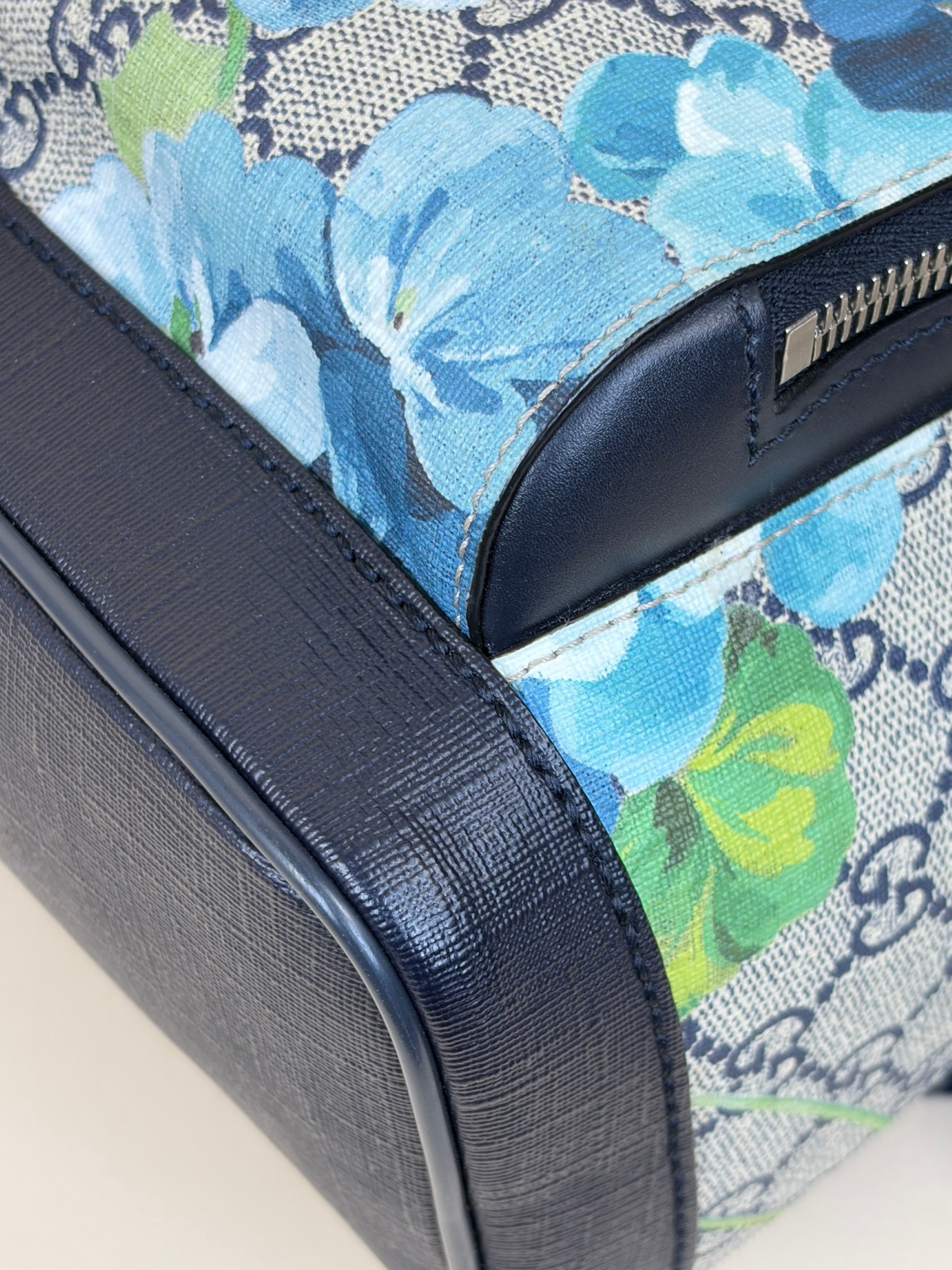 Gucci gg supreme monogram canvas blue blooms small day backpack