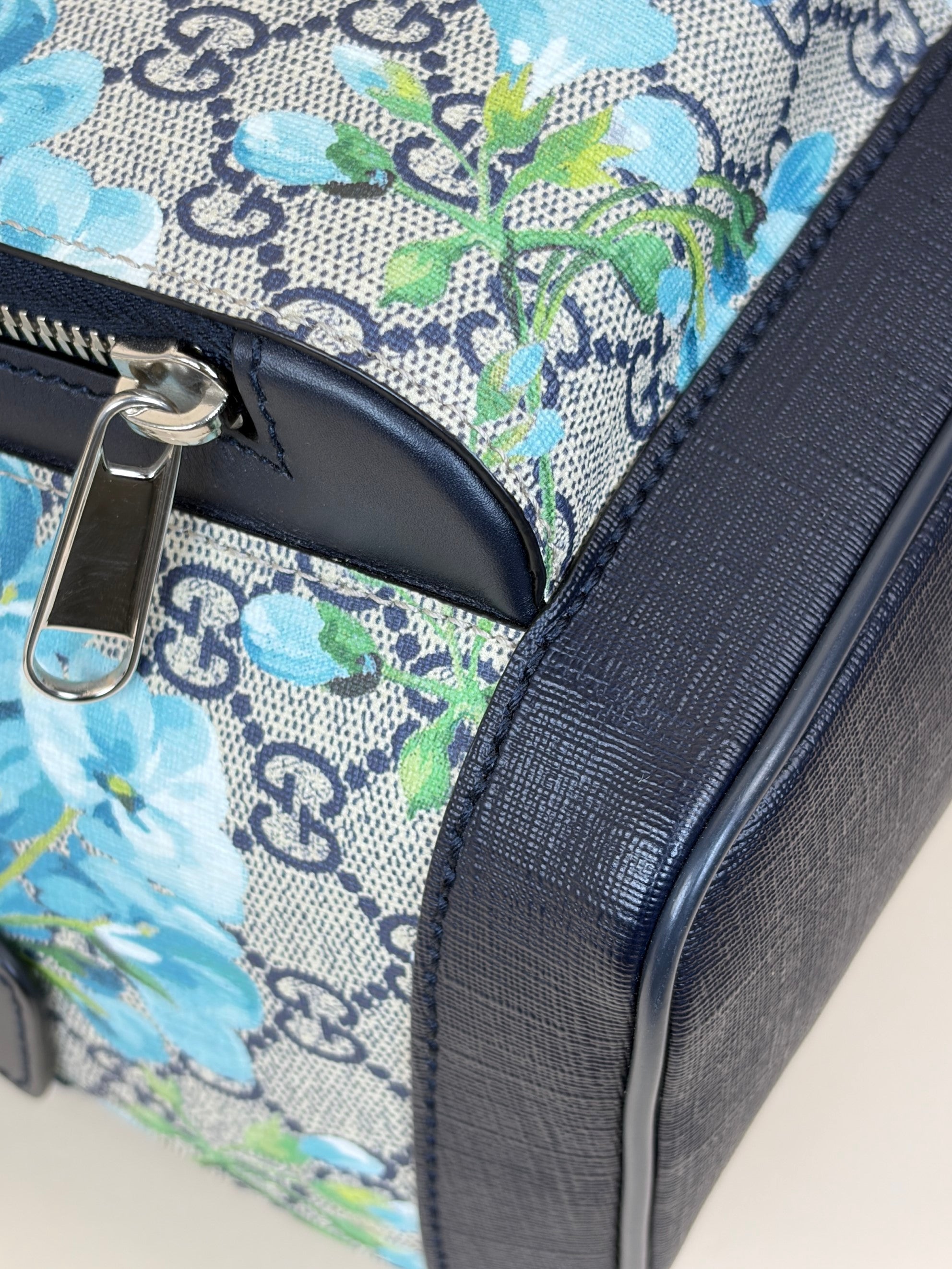 Gucci gg supreme monogram canvas blue blooms small day backpack