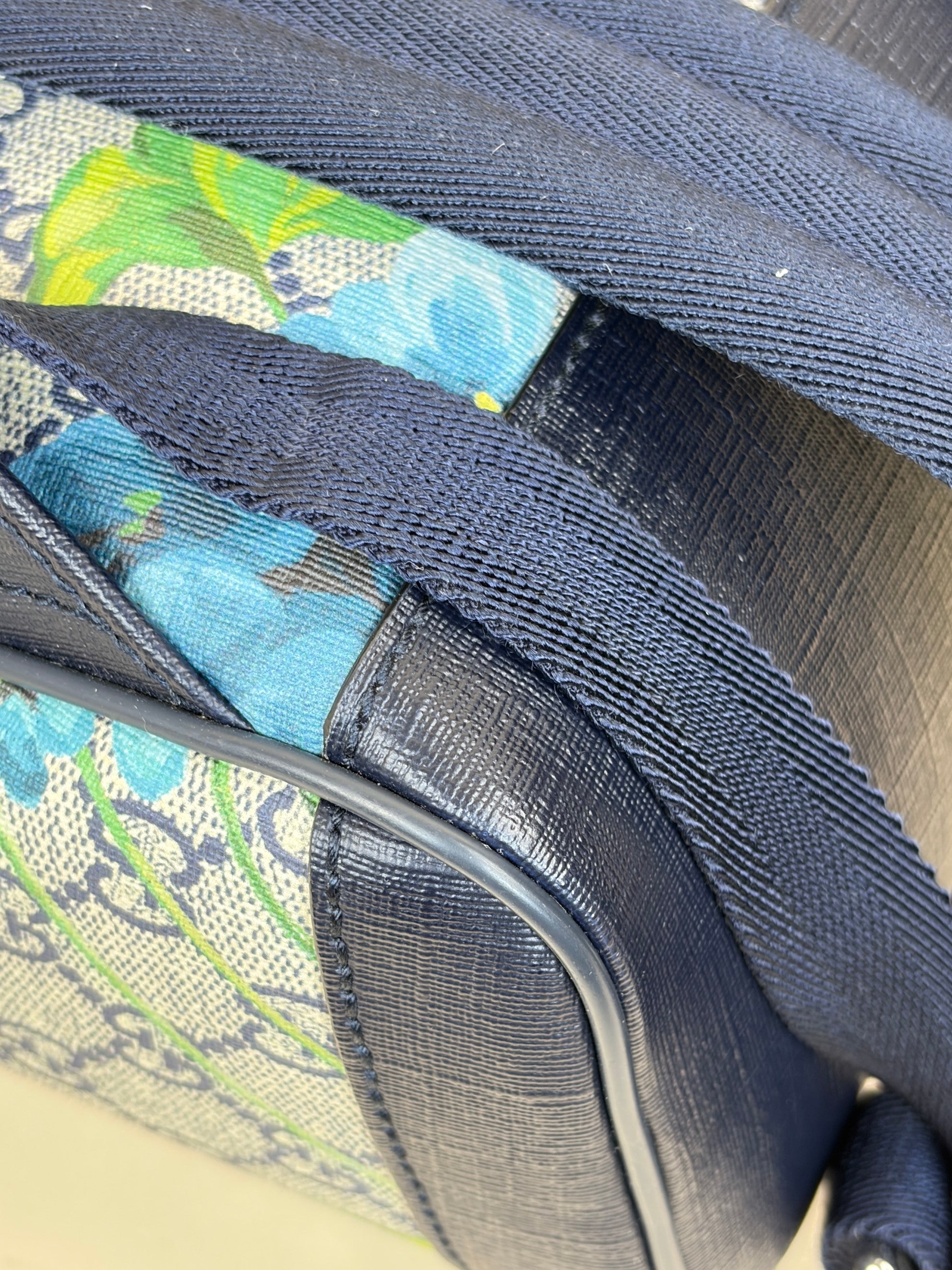 Gucci gg supreme monogram canvas blue blooms small day backpack