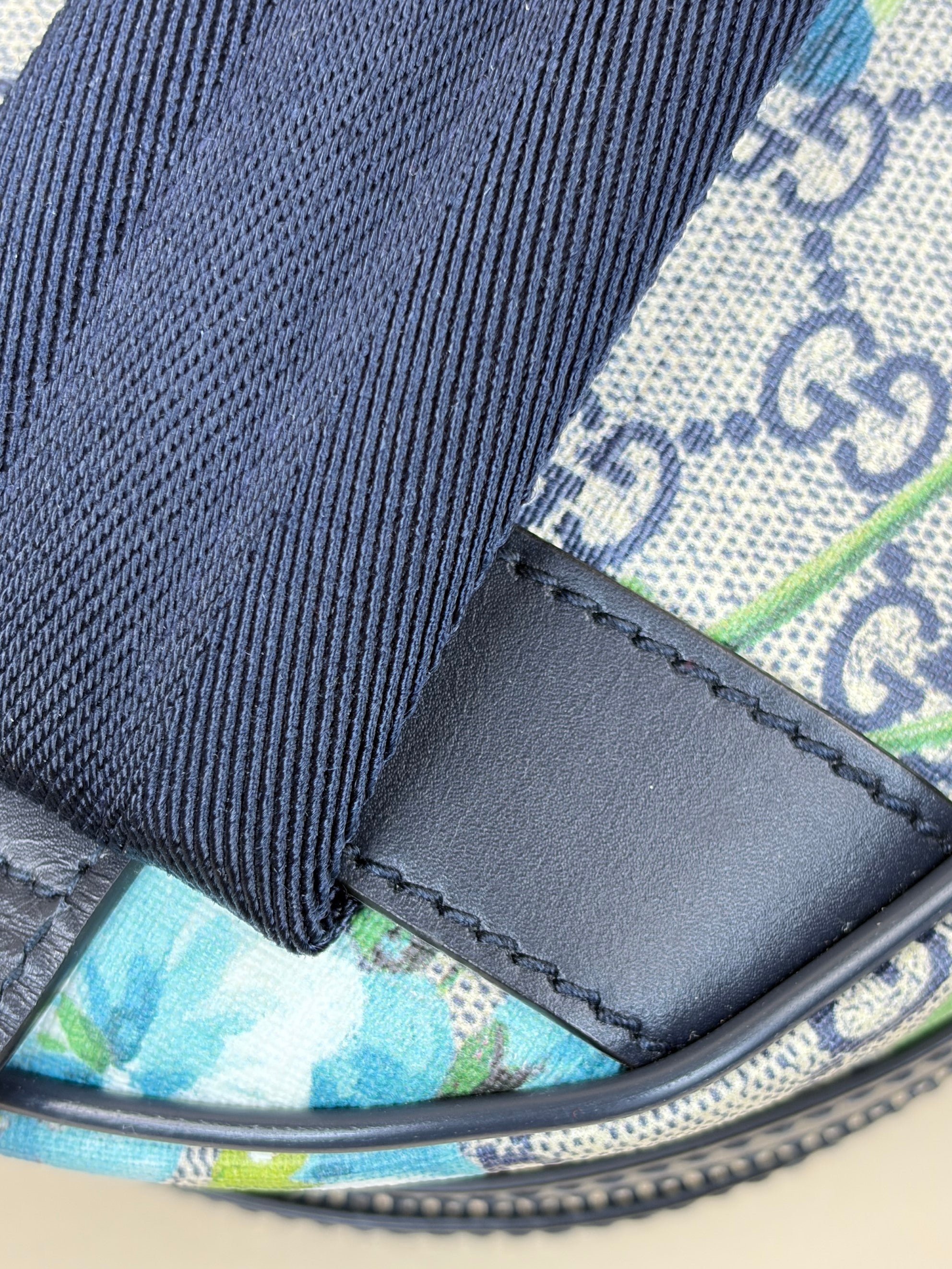 Gucci gg supreme monogram canvas blue blooms small day backpack