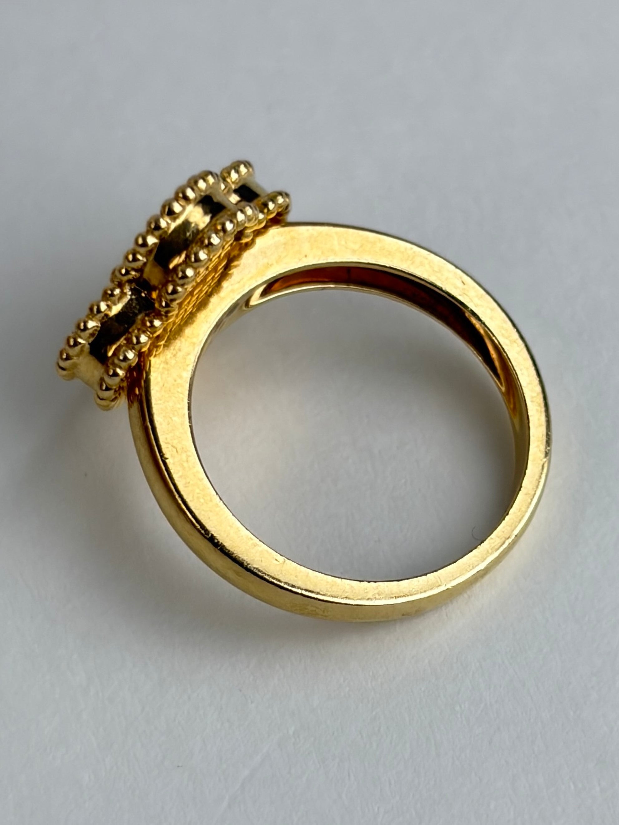 Van Cleef & Arpels Gold Vintage Alhambra ring