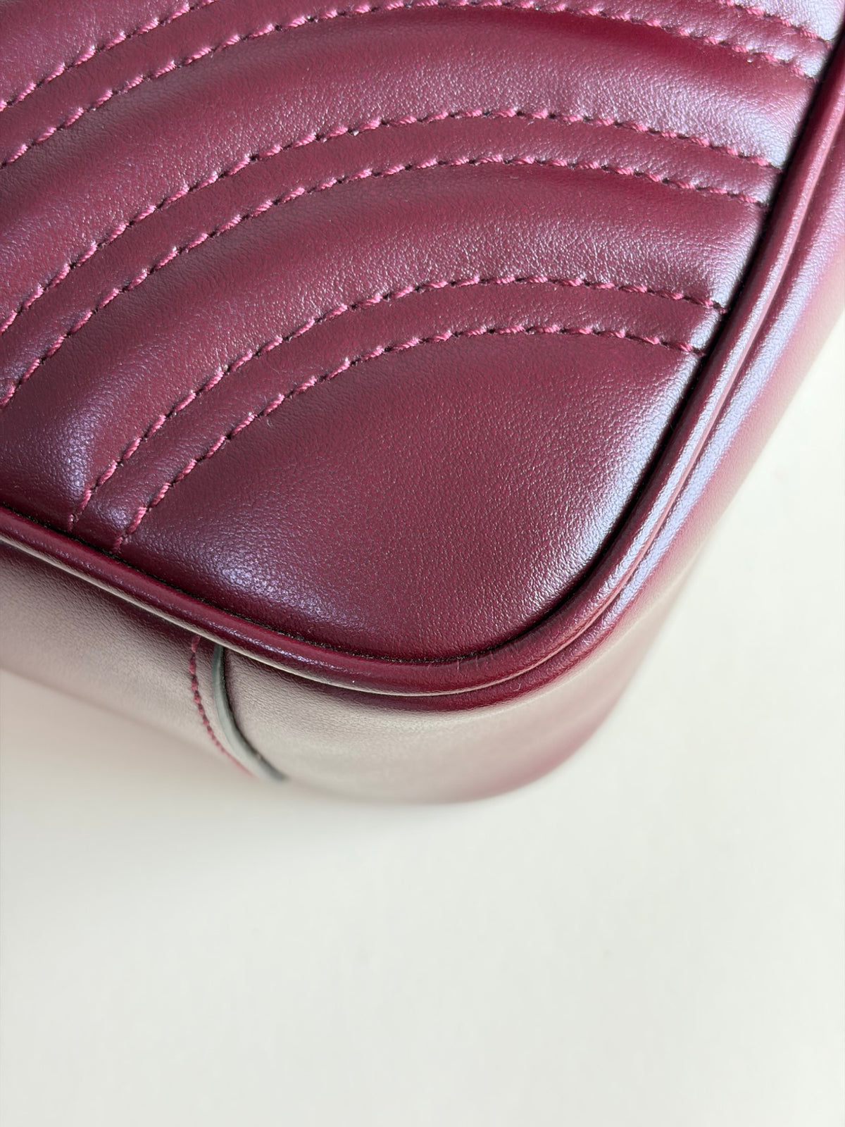 Gucci rosso Ancora red GG Marmont medium shoulder bag