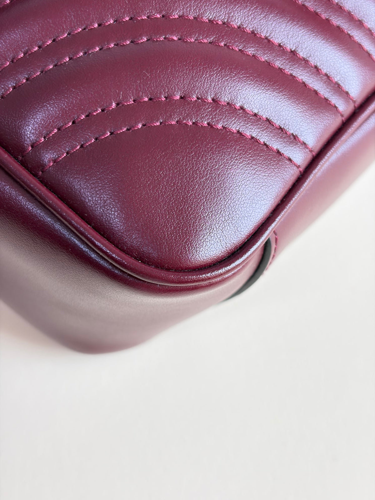 Gucci rosso Ancora red GG Marmont medium shoulder bag