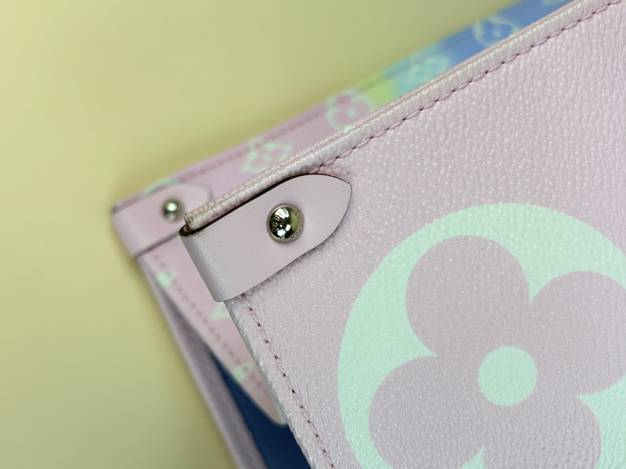 louis Vuitton on the go GM monogram giant escale pastel tote bag