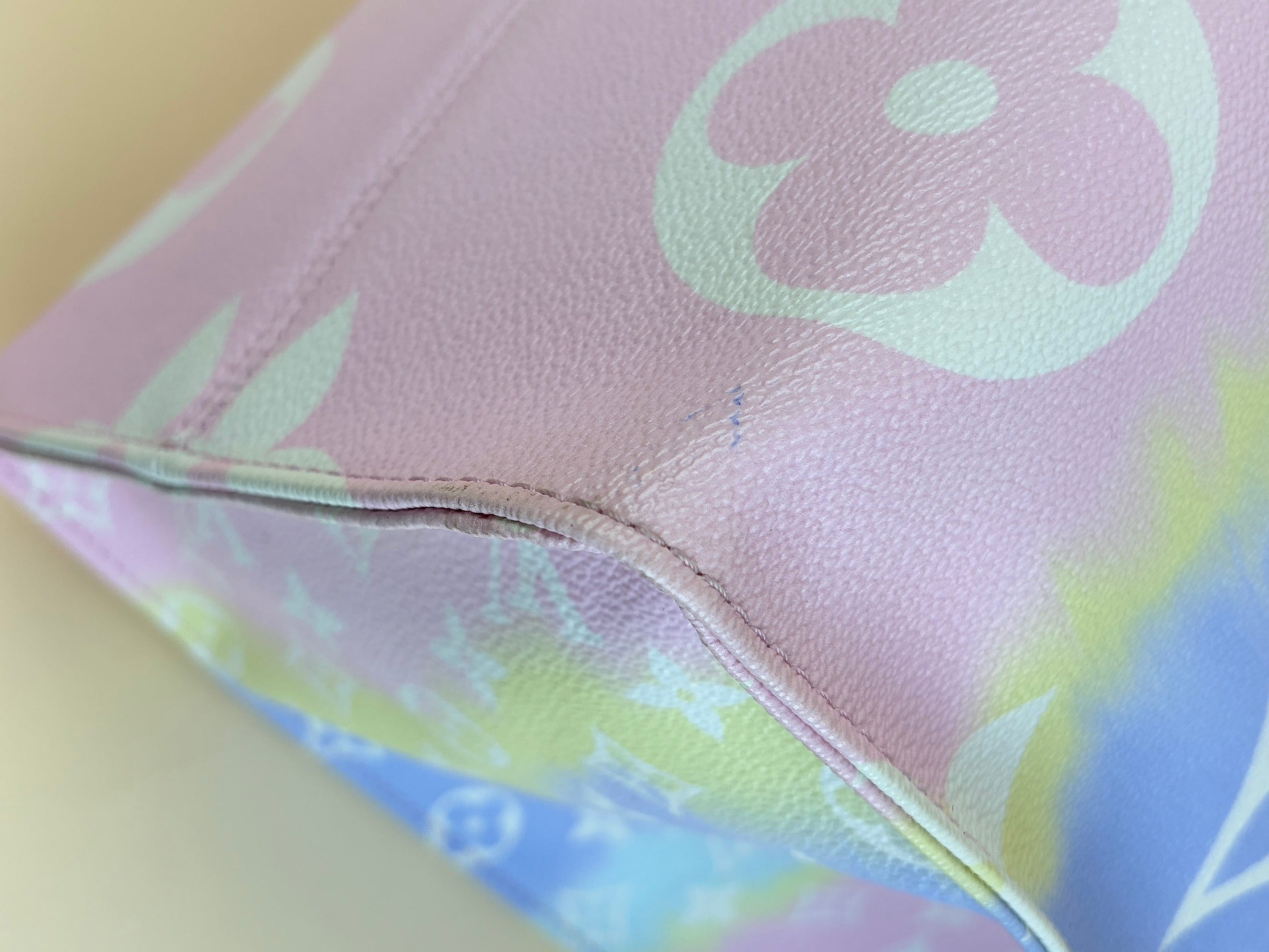 louis Vuitton on the go GM monogram giant escale pastel tote bag