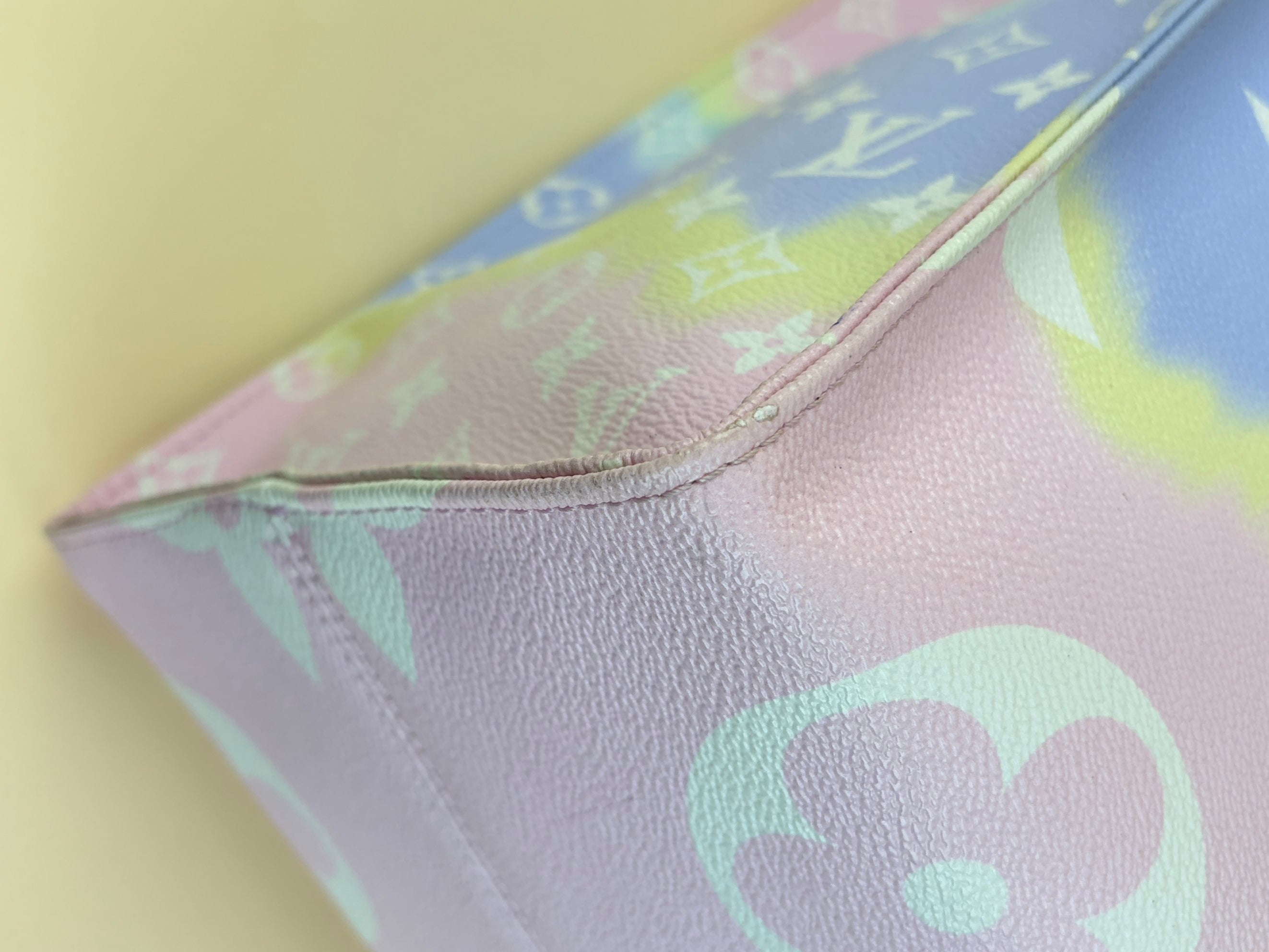 louis Vuitton on the go GM monogram giant escale pastel tote bag