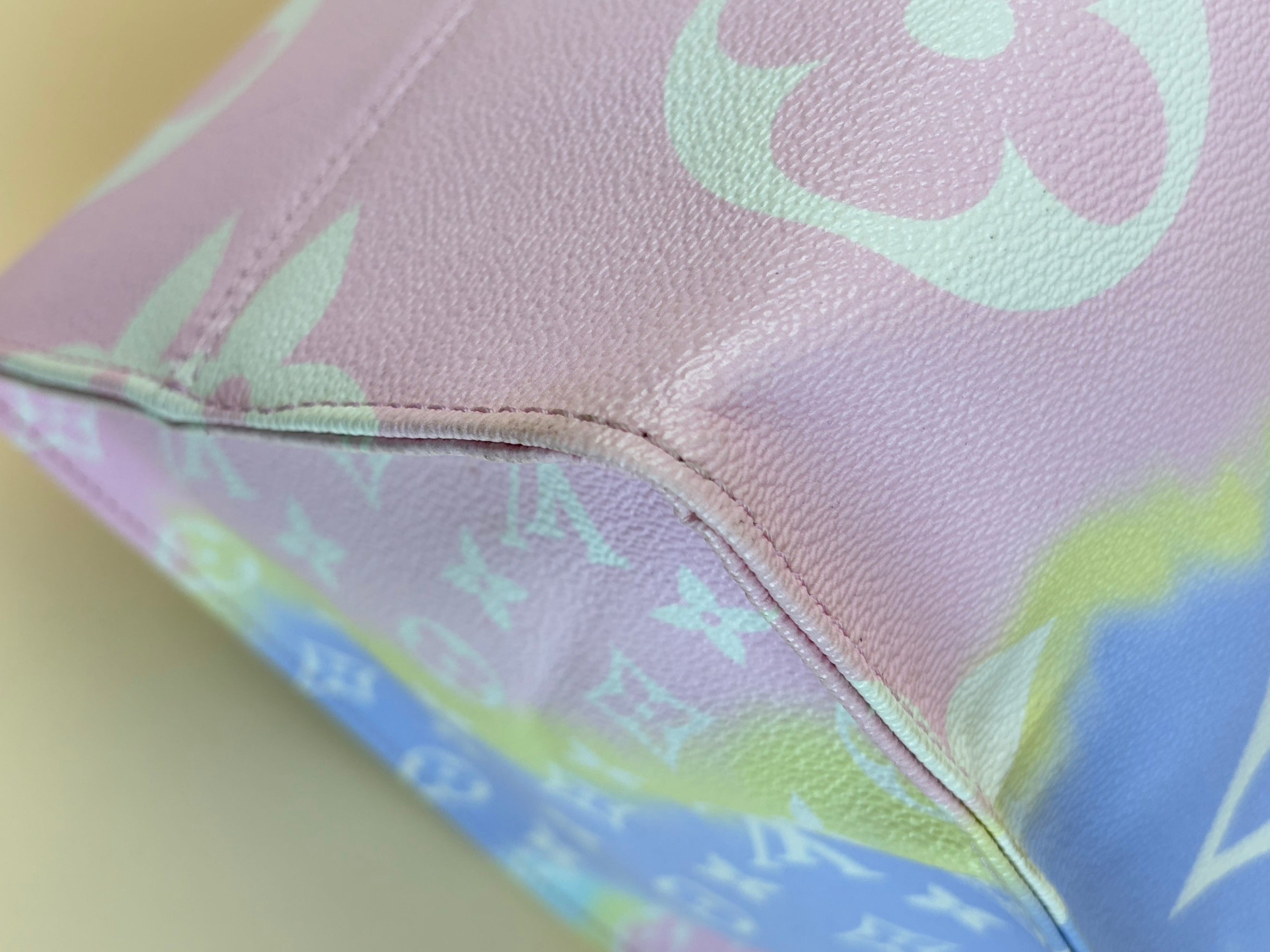 louis Vuitton on the go GM monogram giant escale pastel tote bag