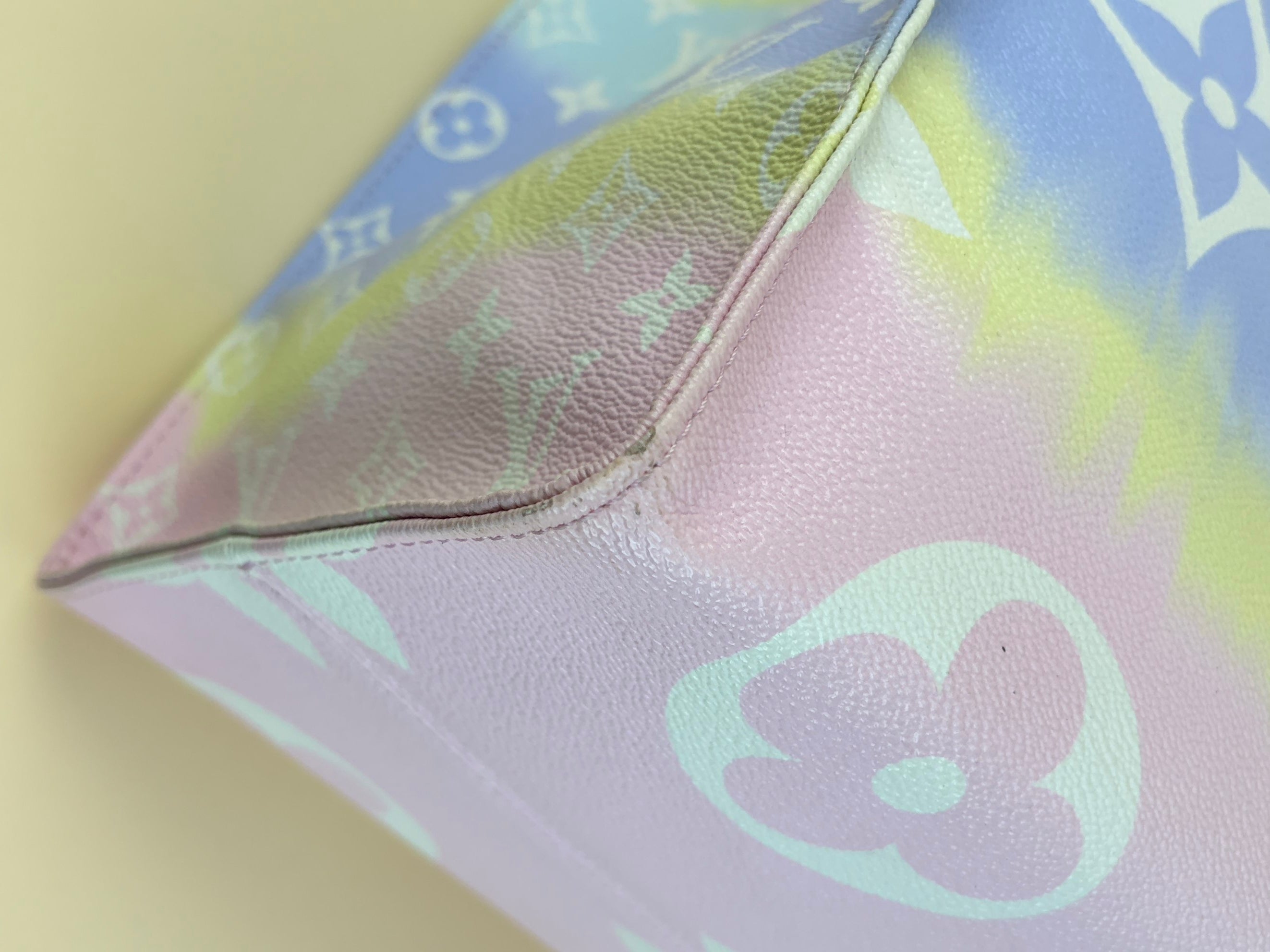 louis Vuitton on the go GM monogram giant escale pastel tote bag