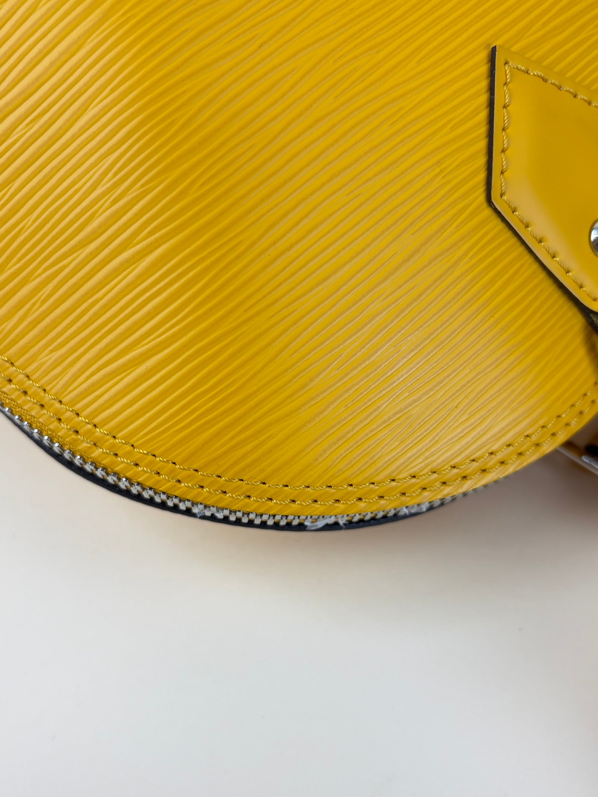 Louis Vuitton yellow Alma epi leather pm