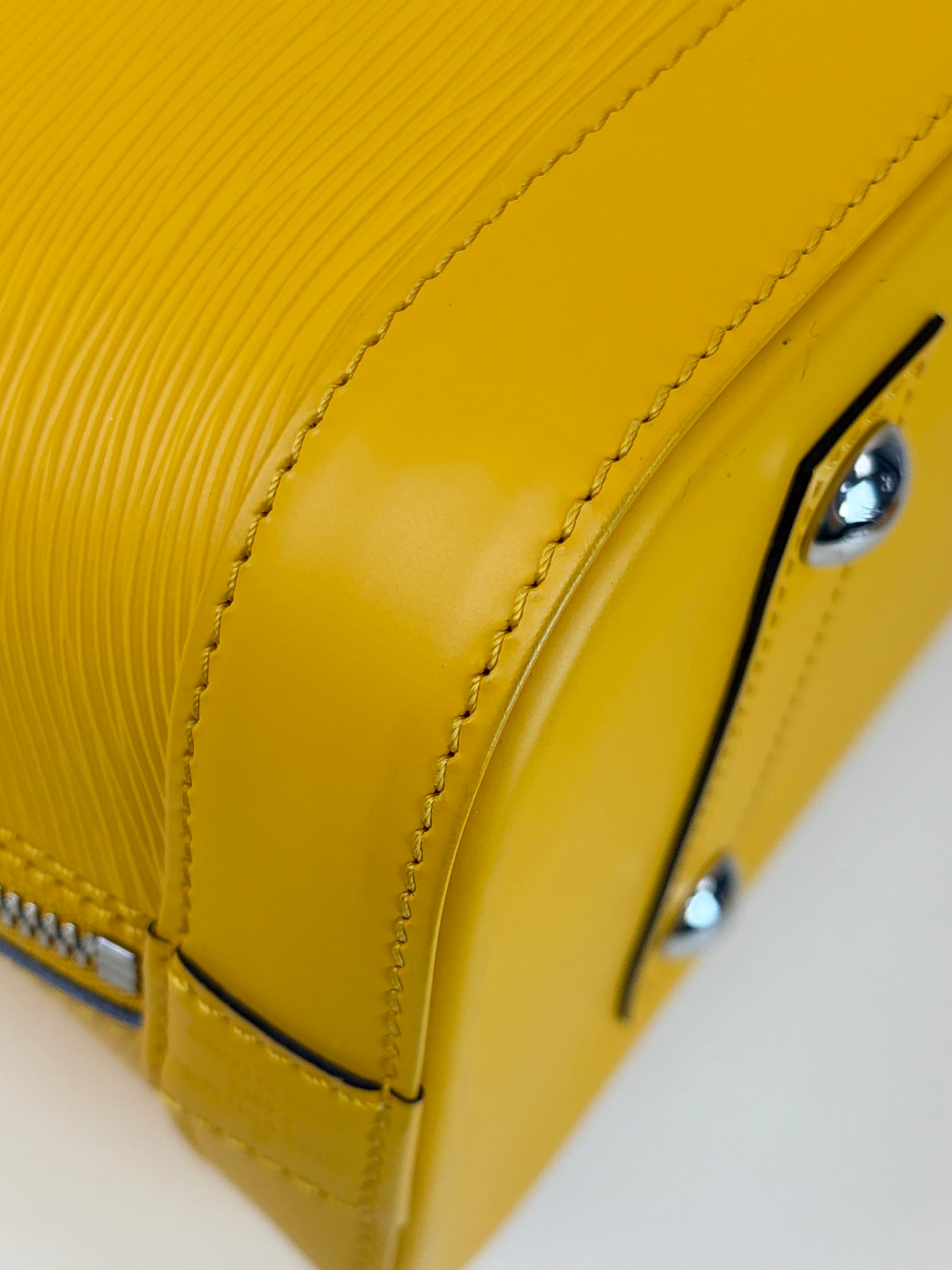 Louis Vuitton yellow Alma epi leather pm