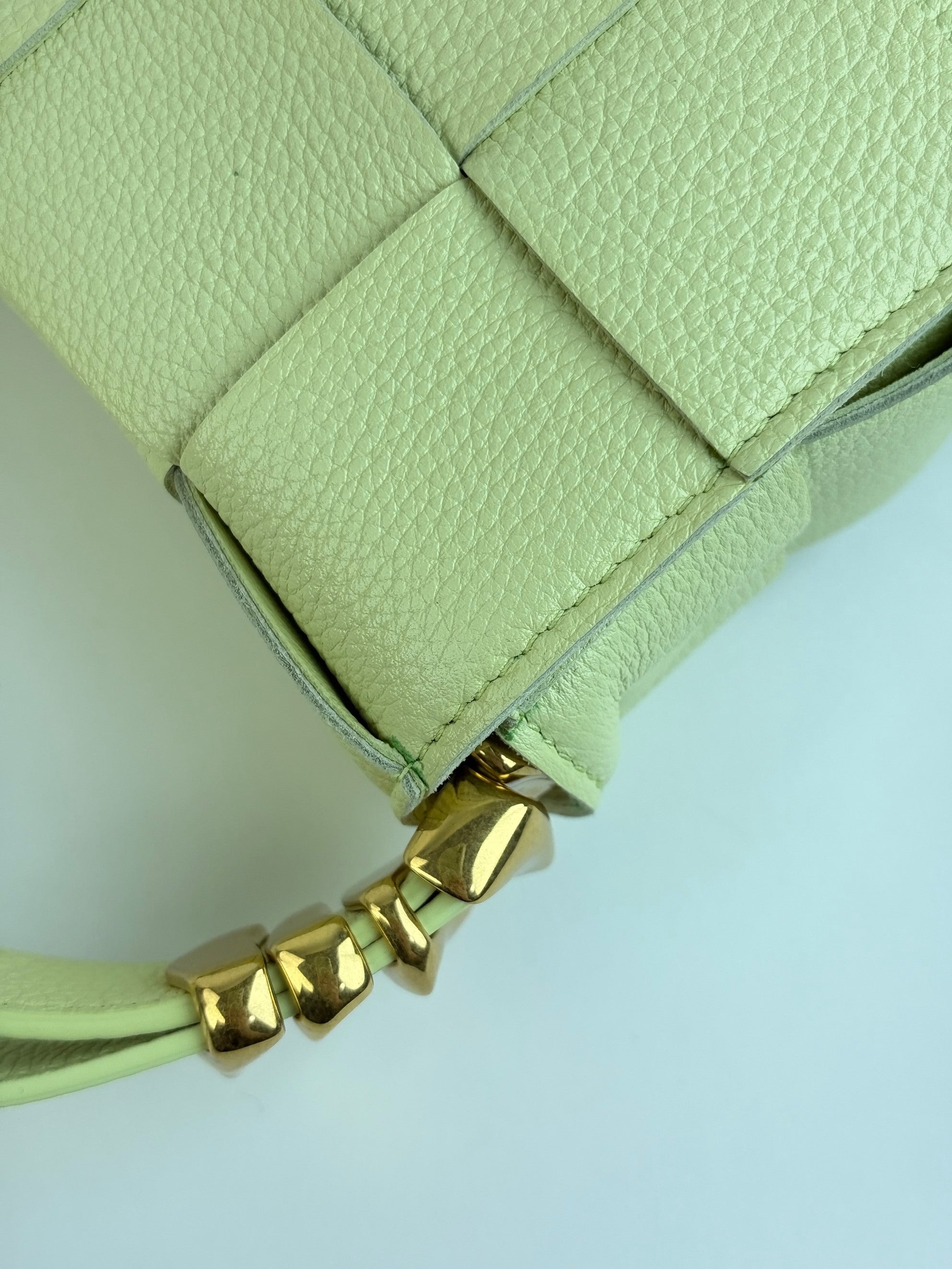 Bottega lemon washed grained calfskin maxi intreccato Veneta Beige Cassette Bag