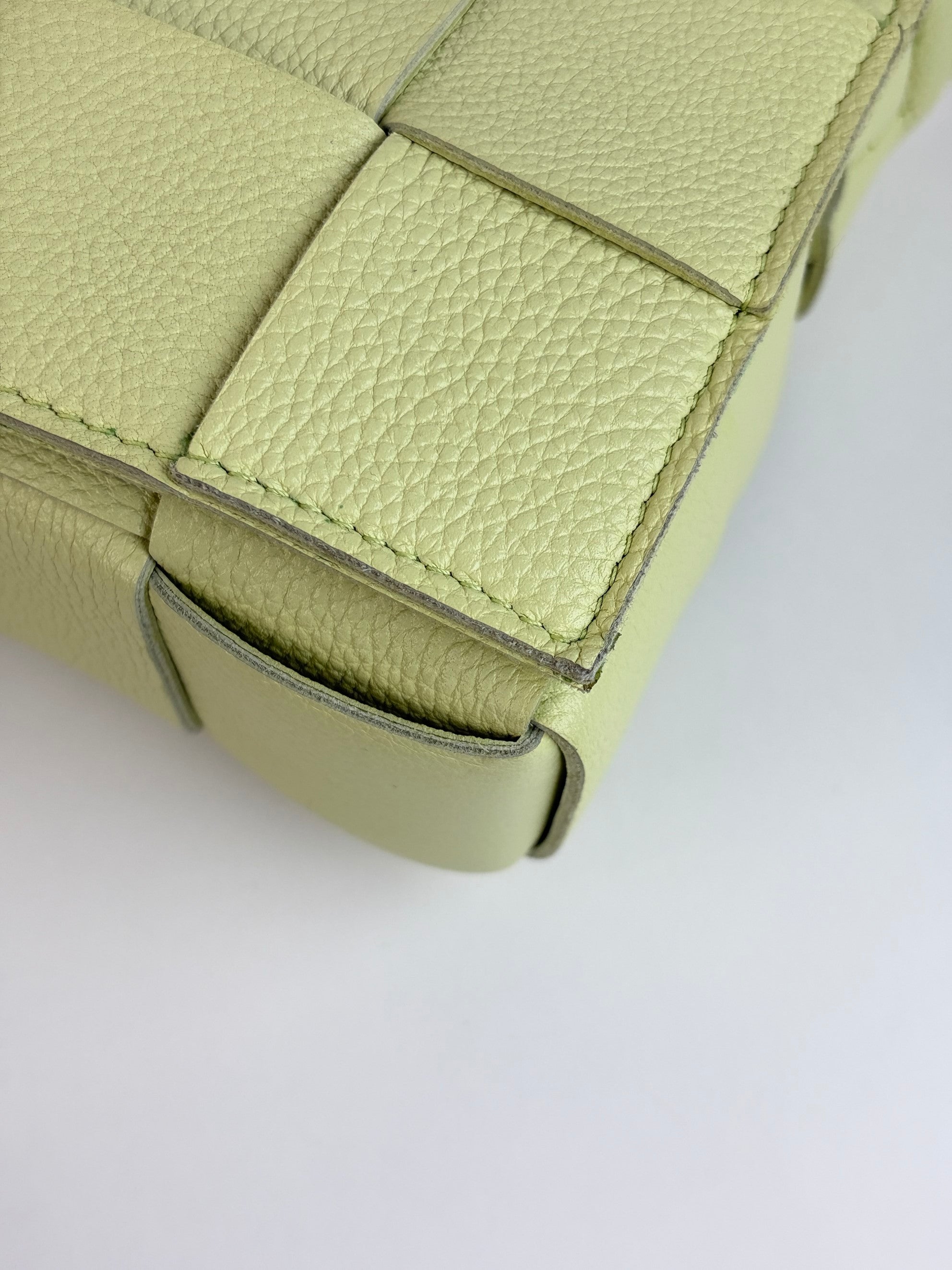 Bottega lemon washed grained calfskin maxi intreccato Veneta Beige Cassette Bag