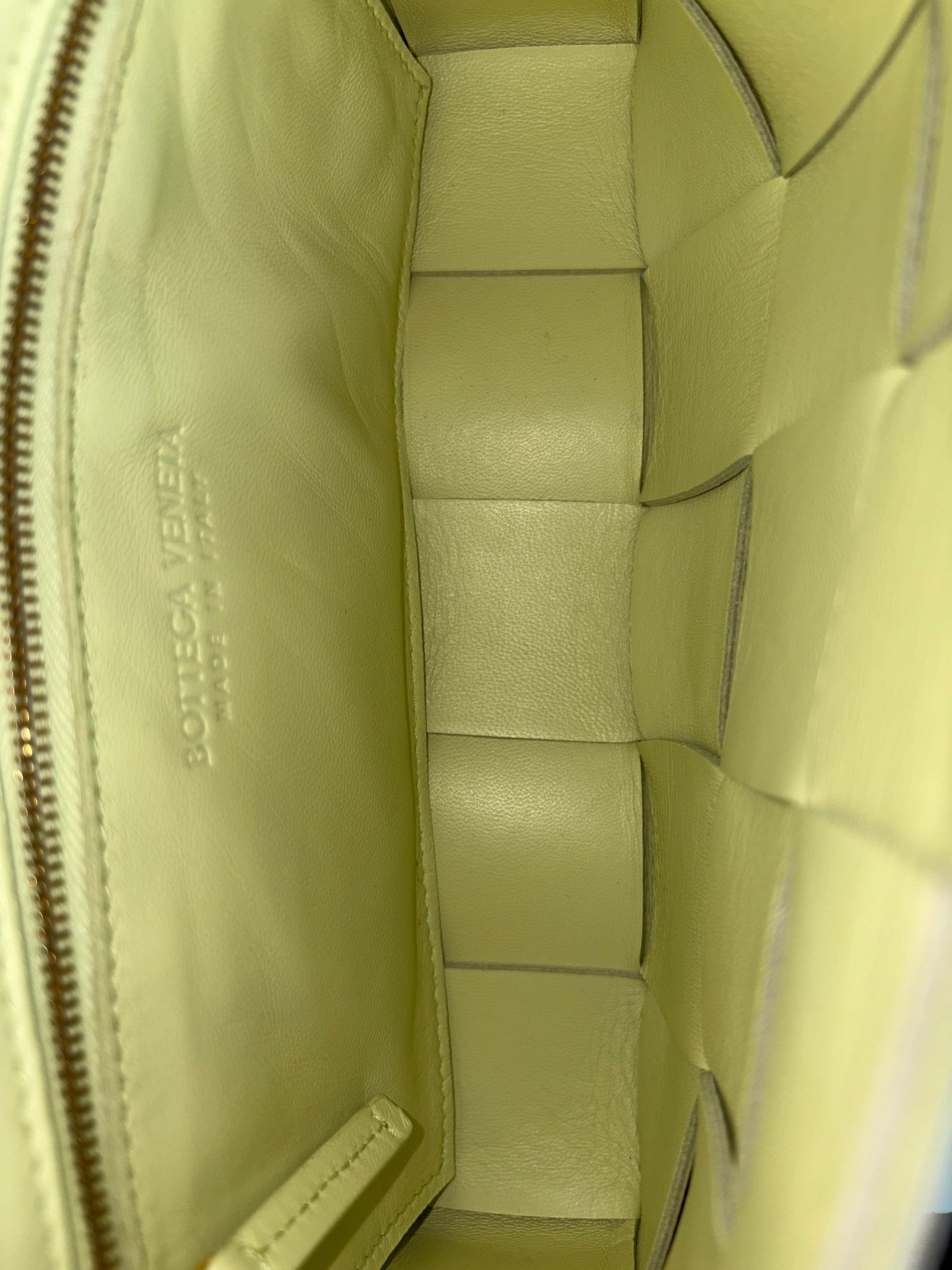Bottega lemon washed grained calfskin maxi intreccato Veneta Beige Cassette Bag