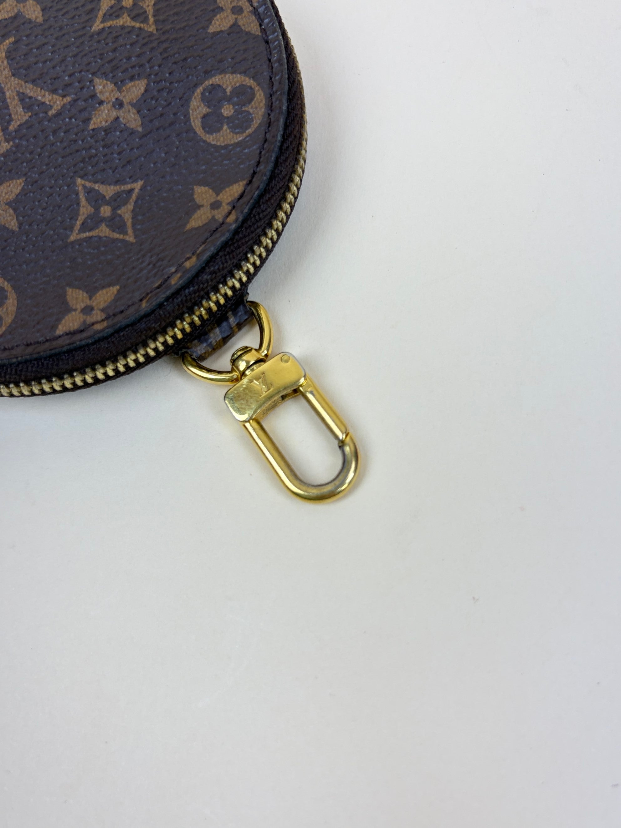 louis Vuitton monogram maxi-multi pochette pillow black-fushia