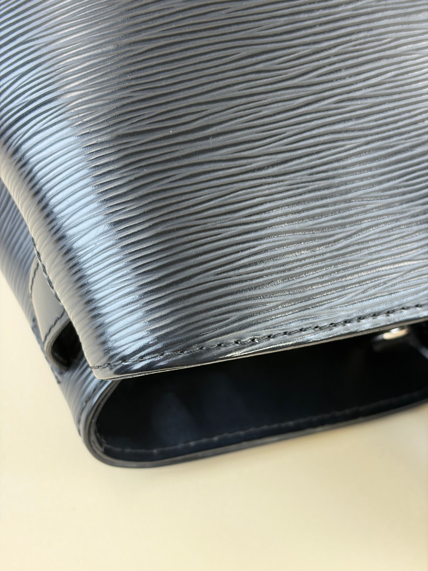 LOUIS VUITTON Mirabeau GM black epi