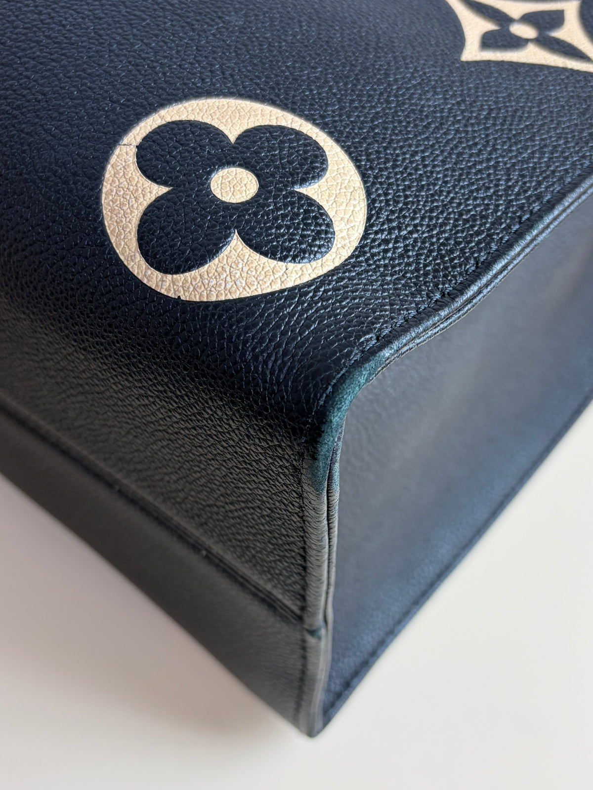 Louis Vuitton black/beige Monogram giant empriente on the go mm bag