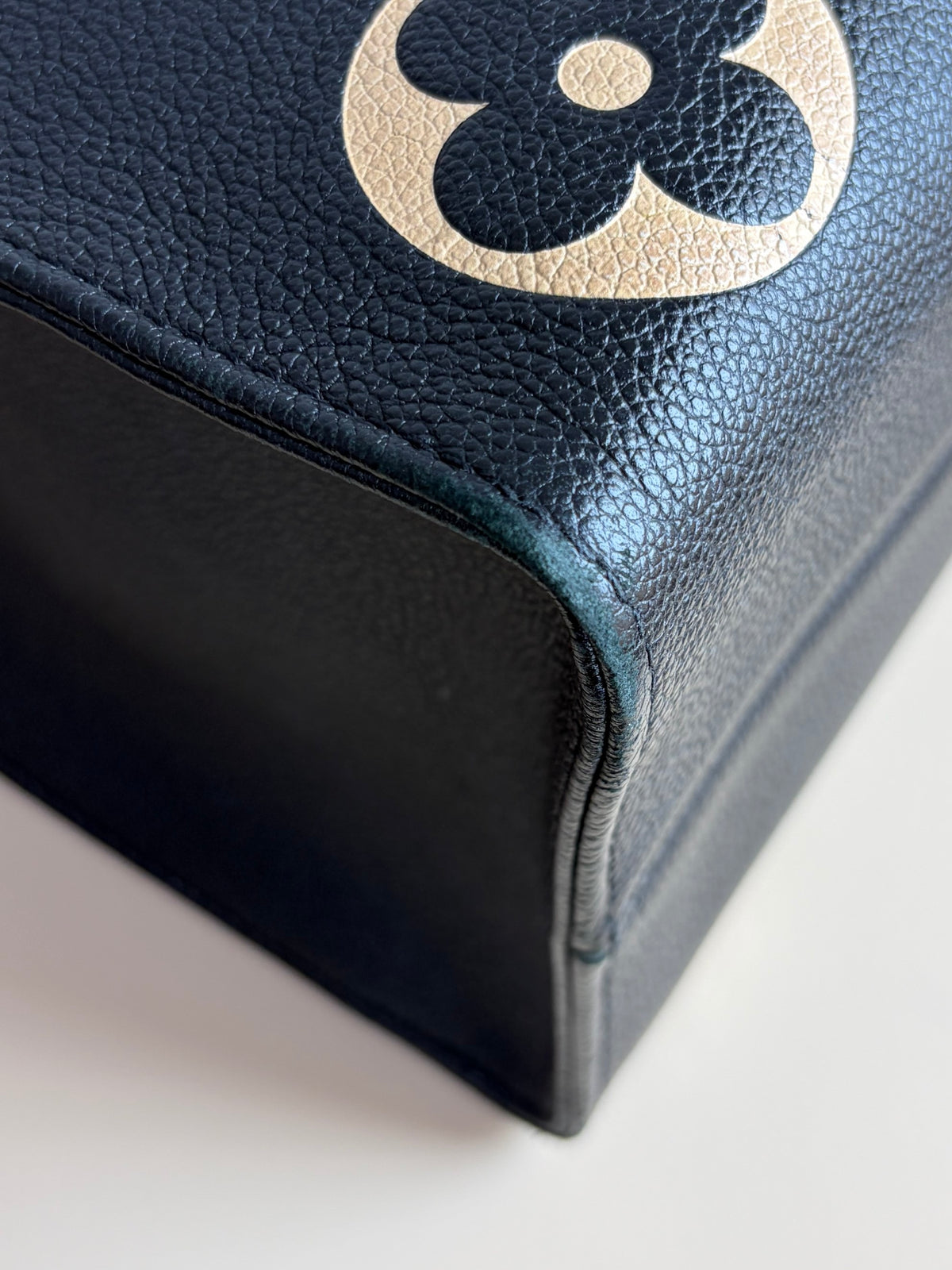 Louis Vuitton black/beige Monogram giant empriente on the go mm bag