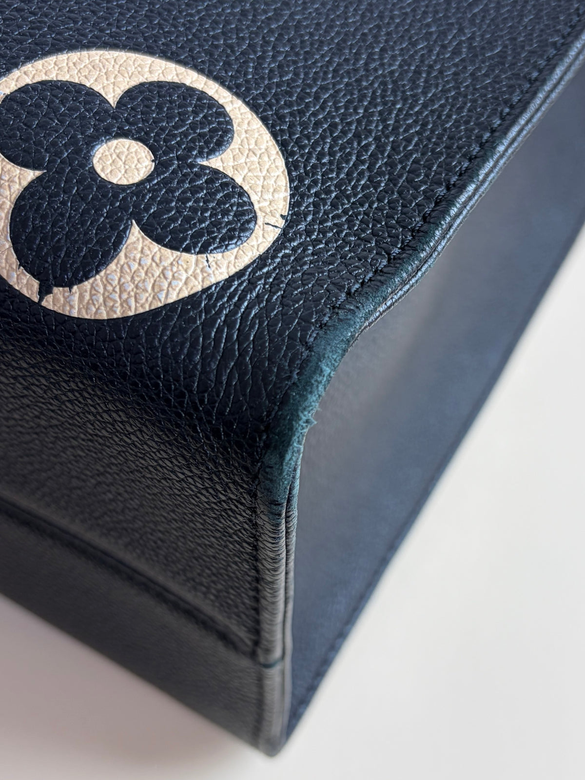 Louis Vuitton black/beige Monogram giant empriente on the go mm bag
