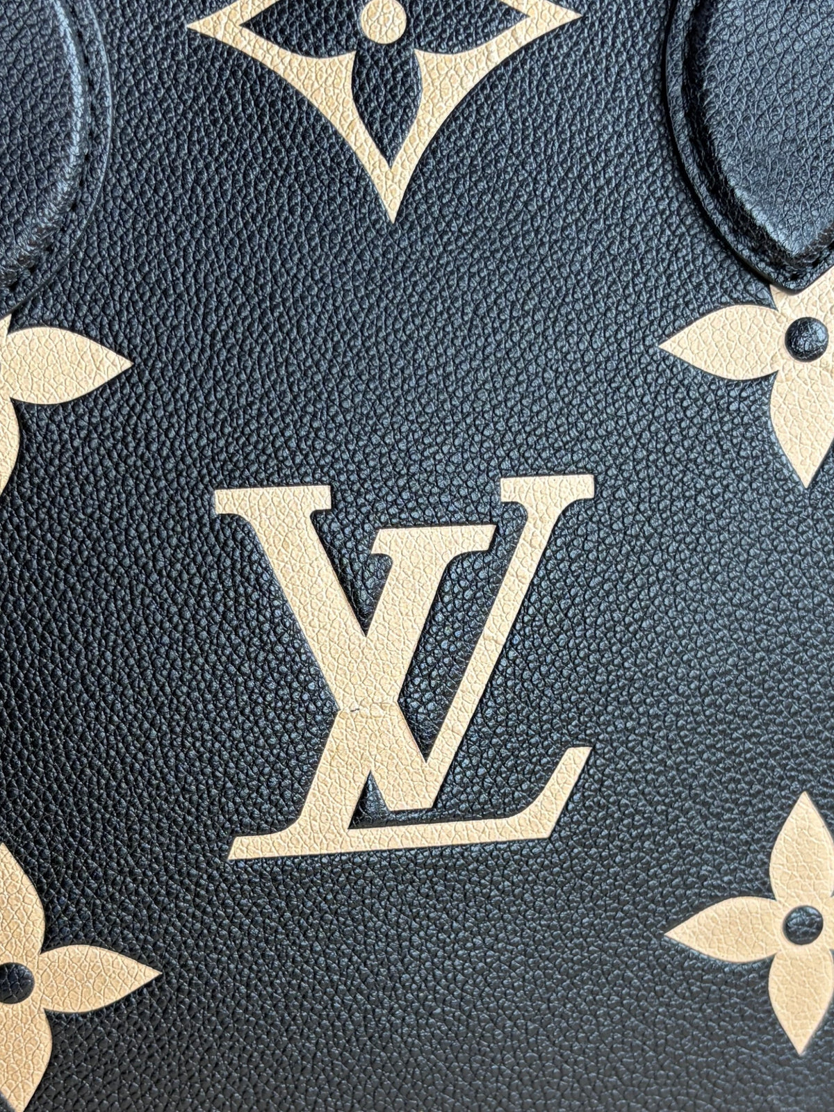 Louis Vuitton black/beige Monogram giant empriente on the go mm bag