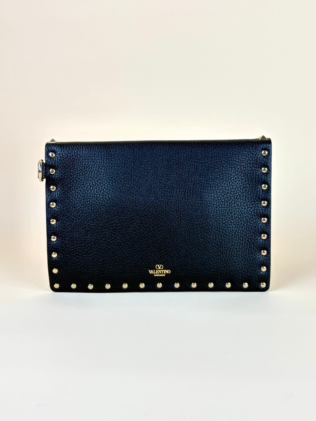Valentino gravani block grained leather rockstud envelope wrislet clutch