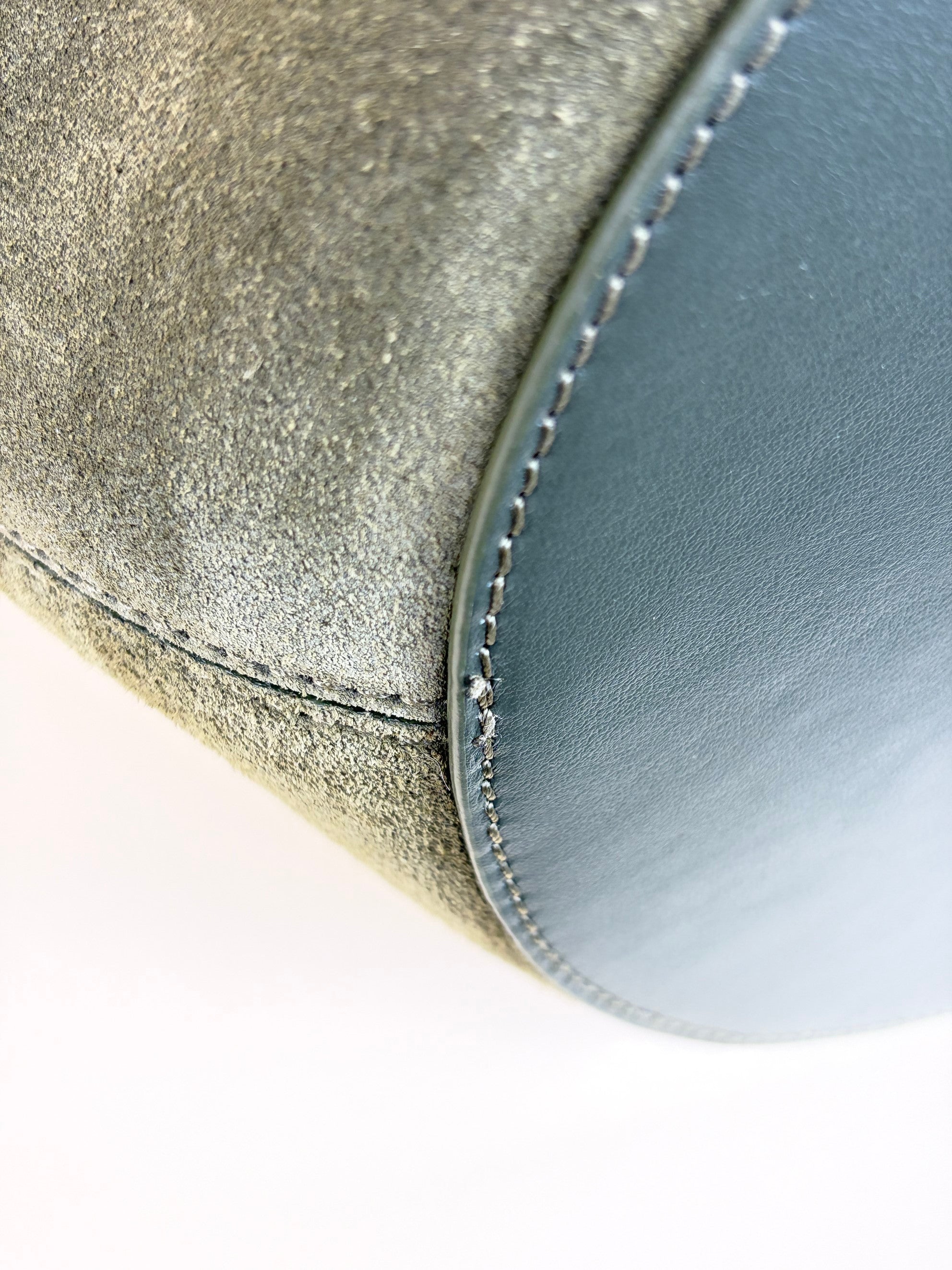 Jacquemus le bamboula moyen suede bucket bag