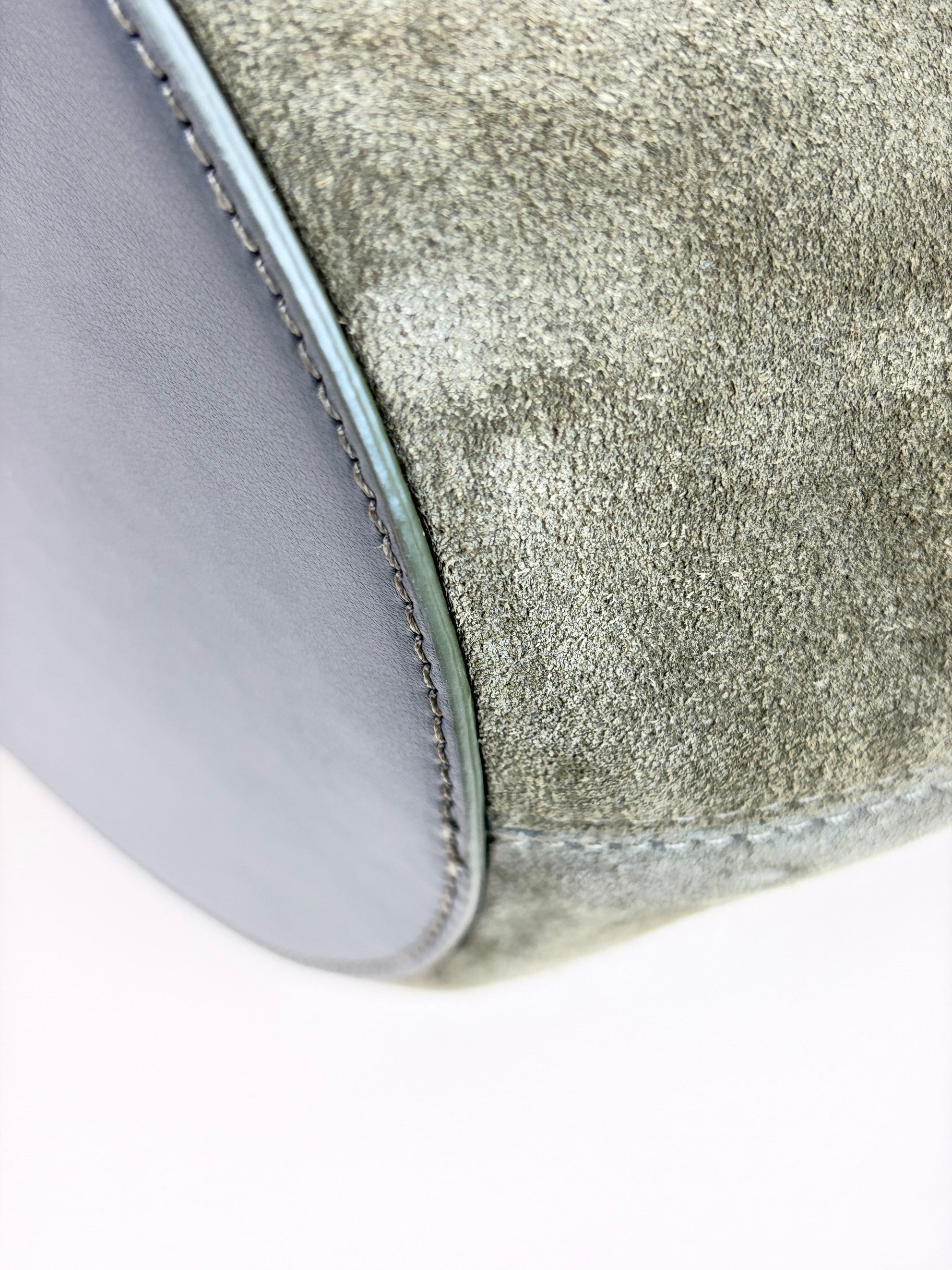 Jacquemus le bamboula moyen suede bucket bag