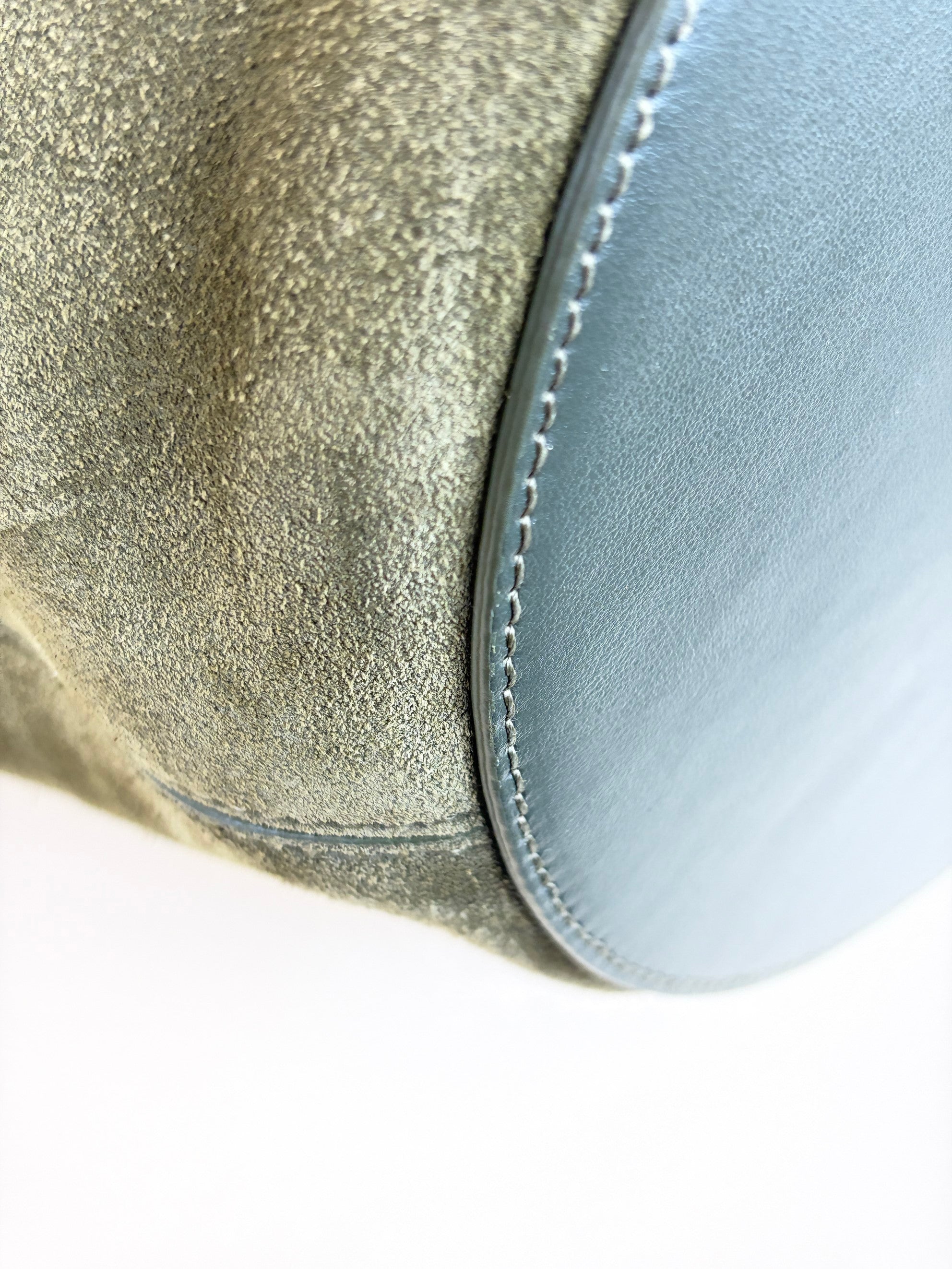 Jacquemus le bamboula moyen suede bucket bag