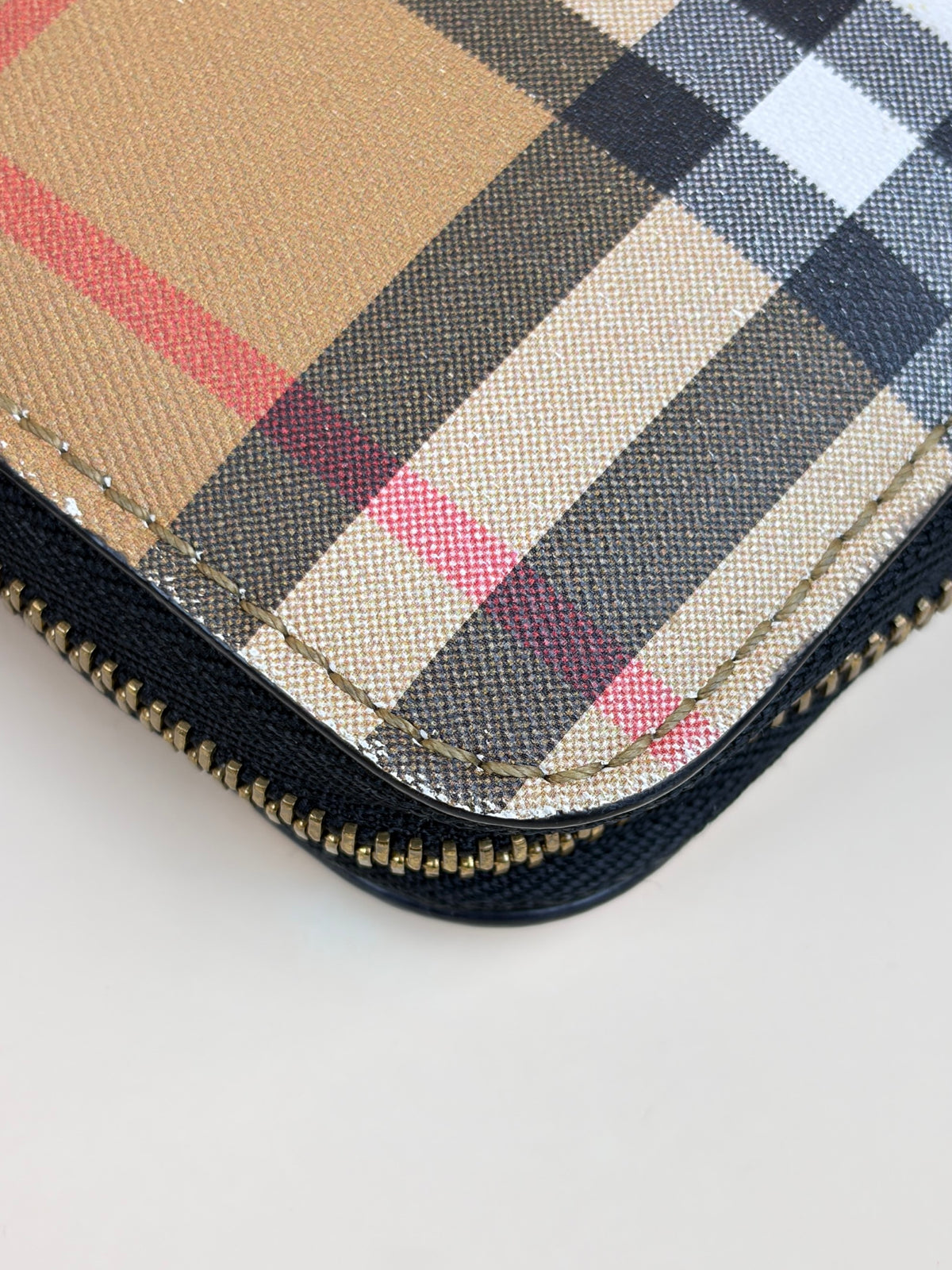 Burberry black/beige Vintage check elmore zip around long wallet