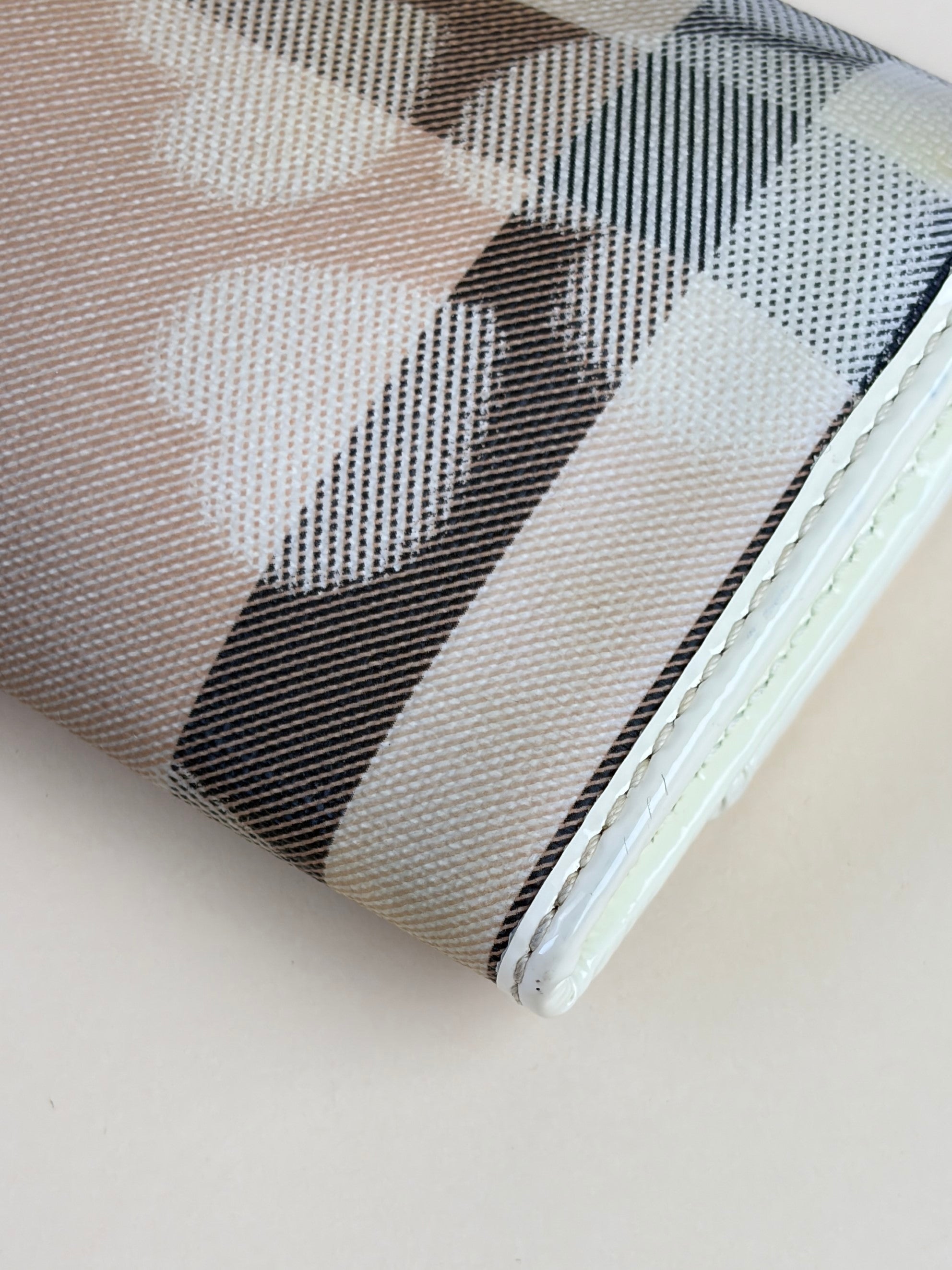 Burberry White Nova Check Heart Continental Wallet