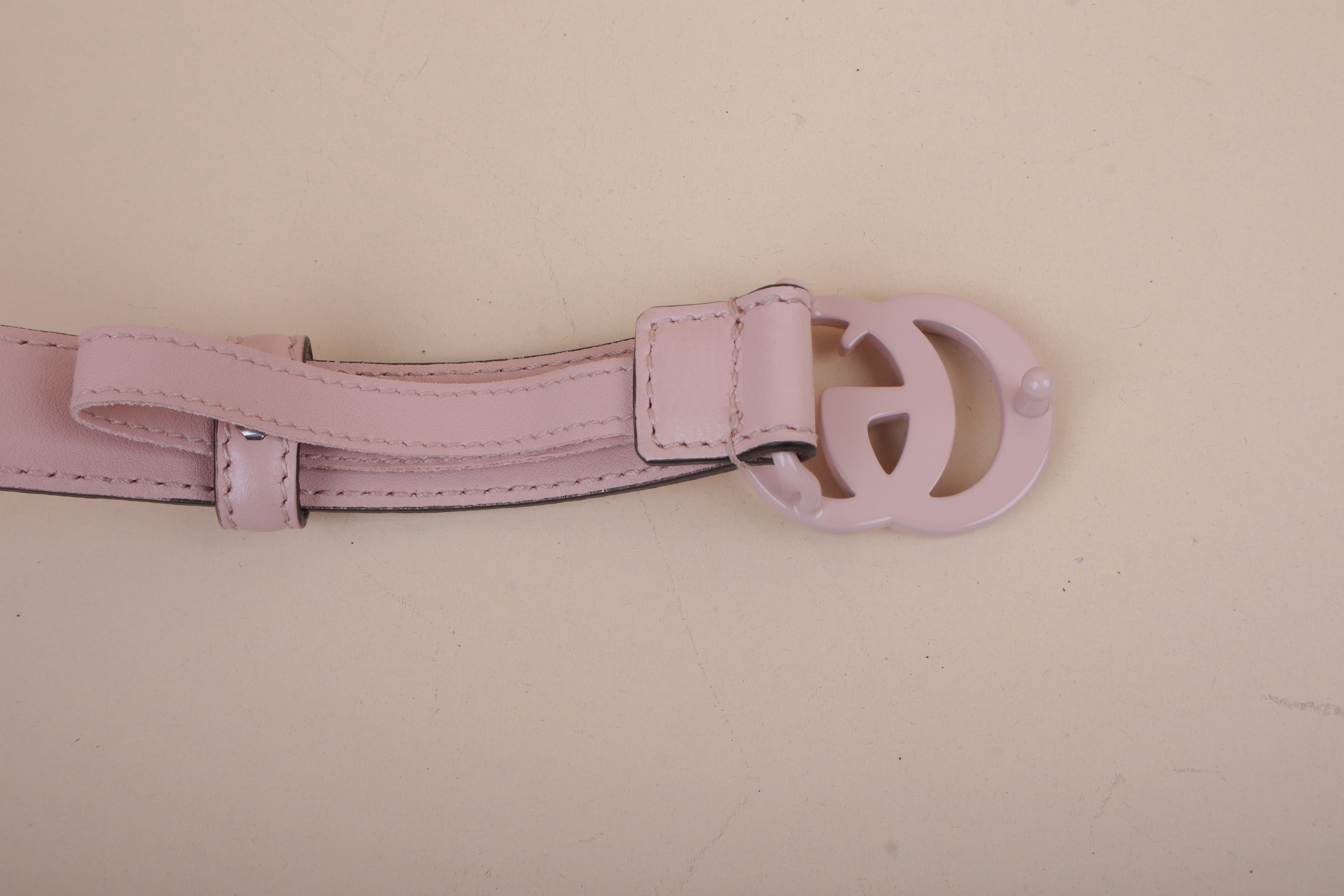 Gucci pink thin leather gg logo