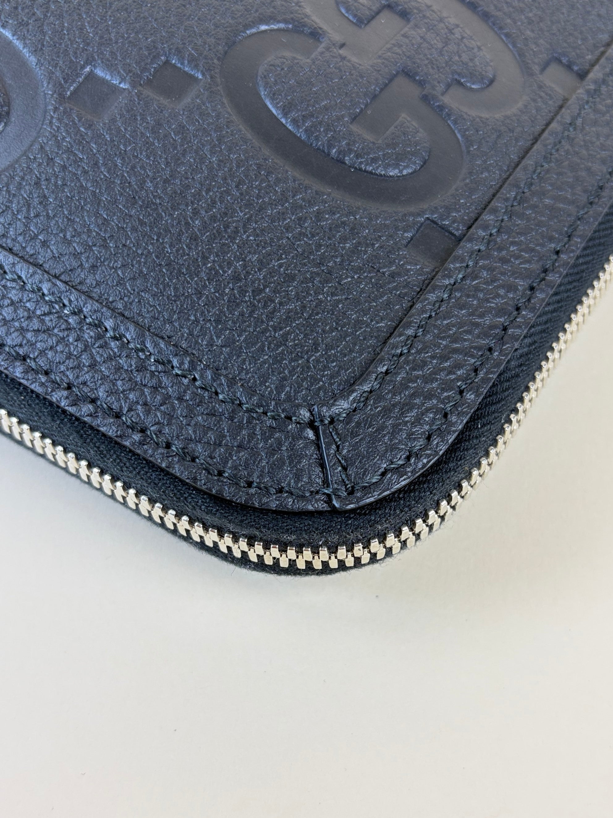 Gucci black jumbo gg document case pouch