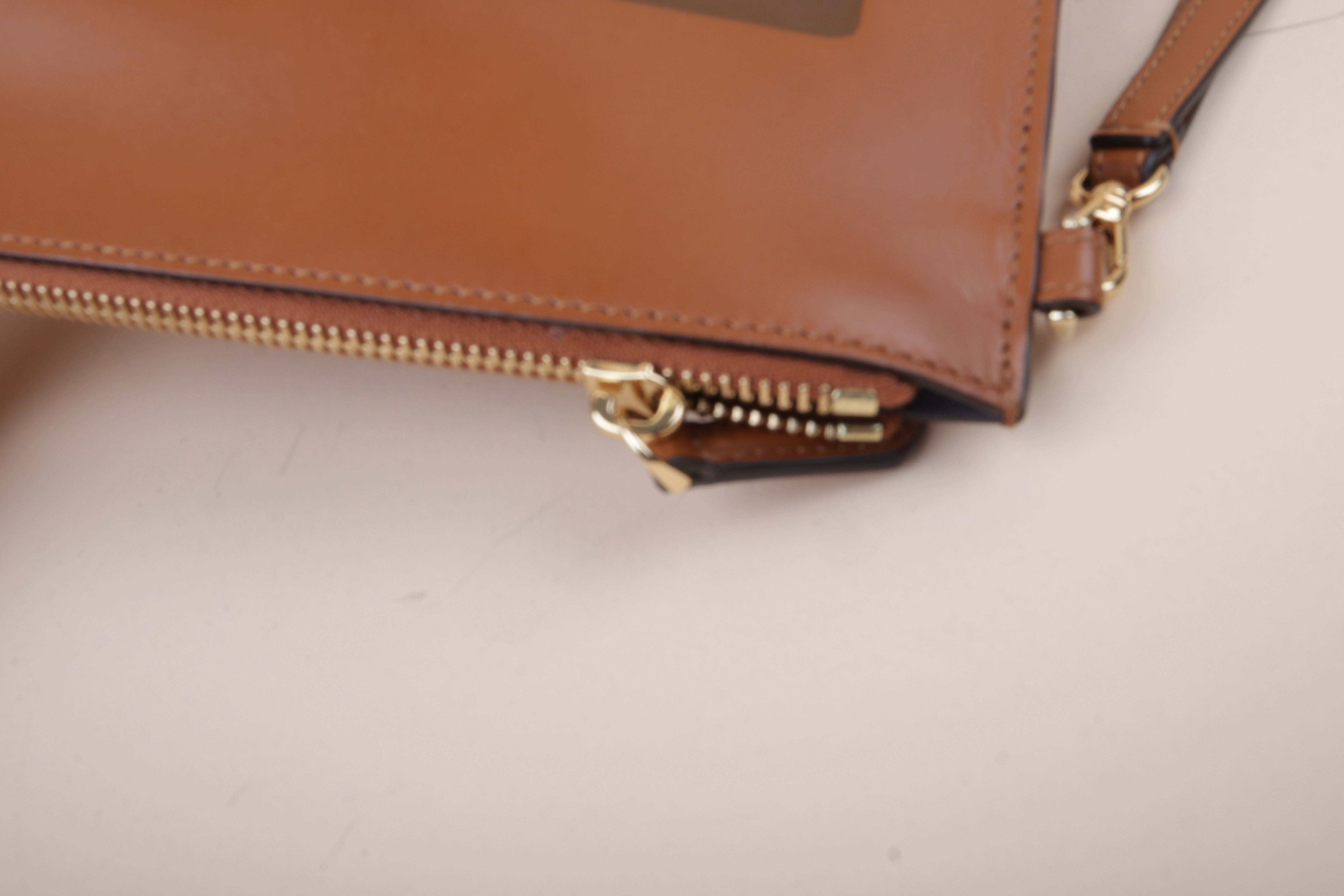Fendi vitello logo embossed large Clutch