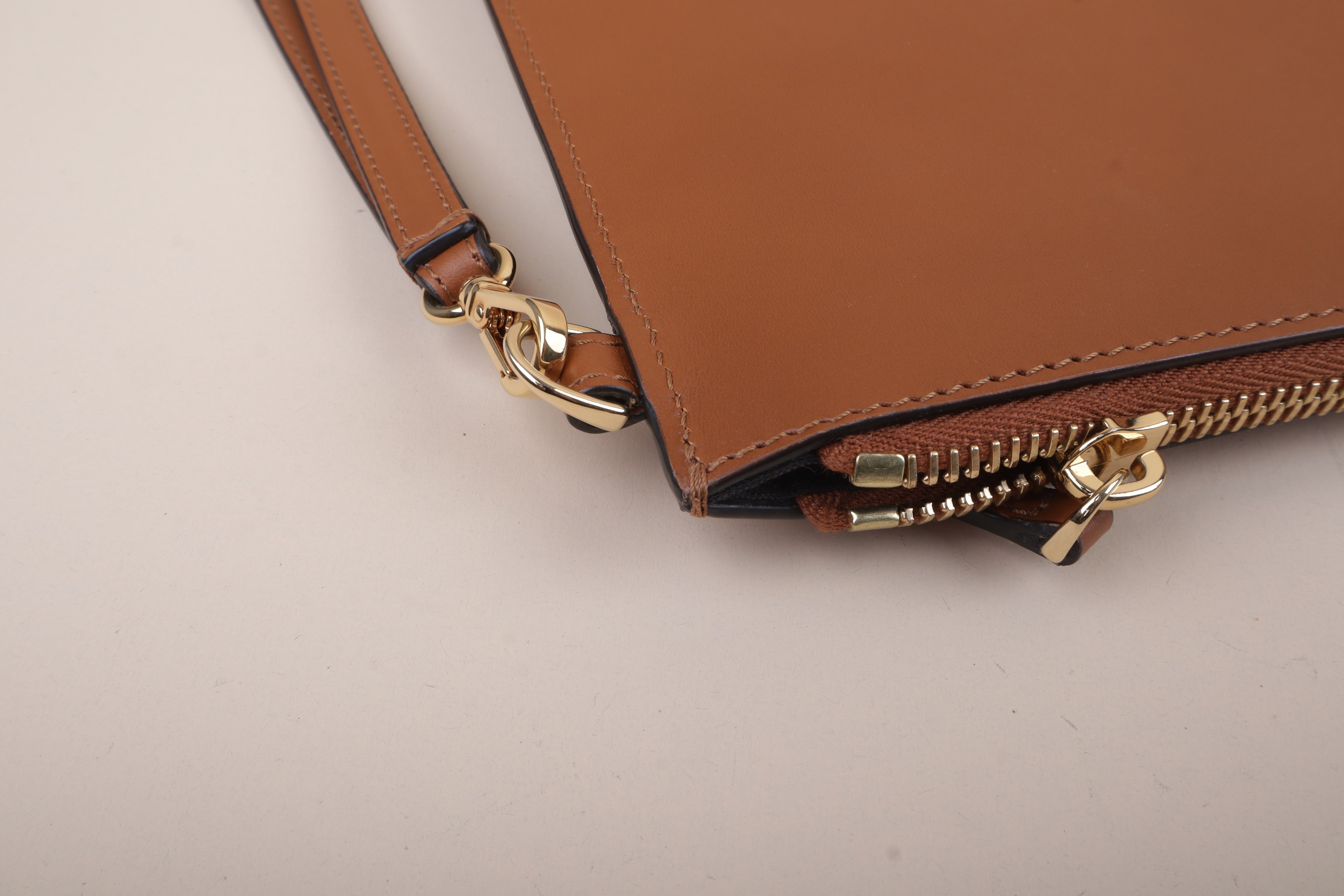 Fendi vitello logo embossed large Clutch