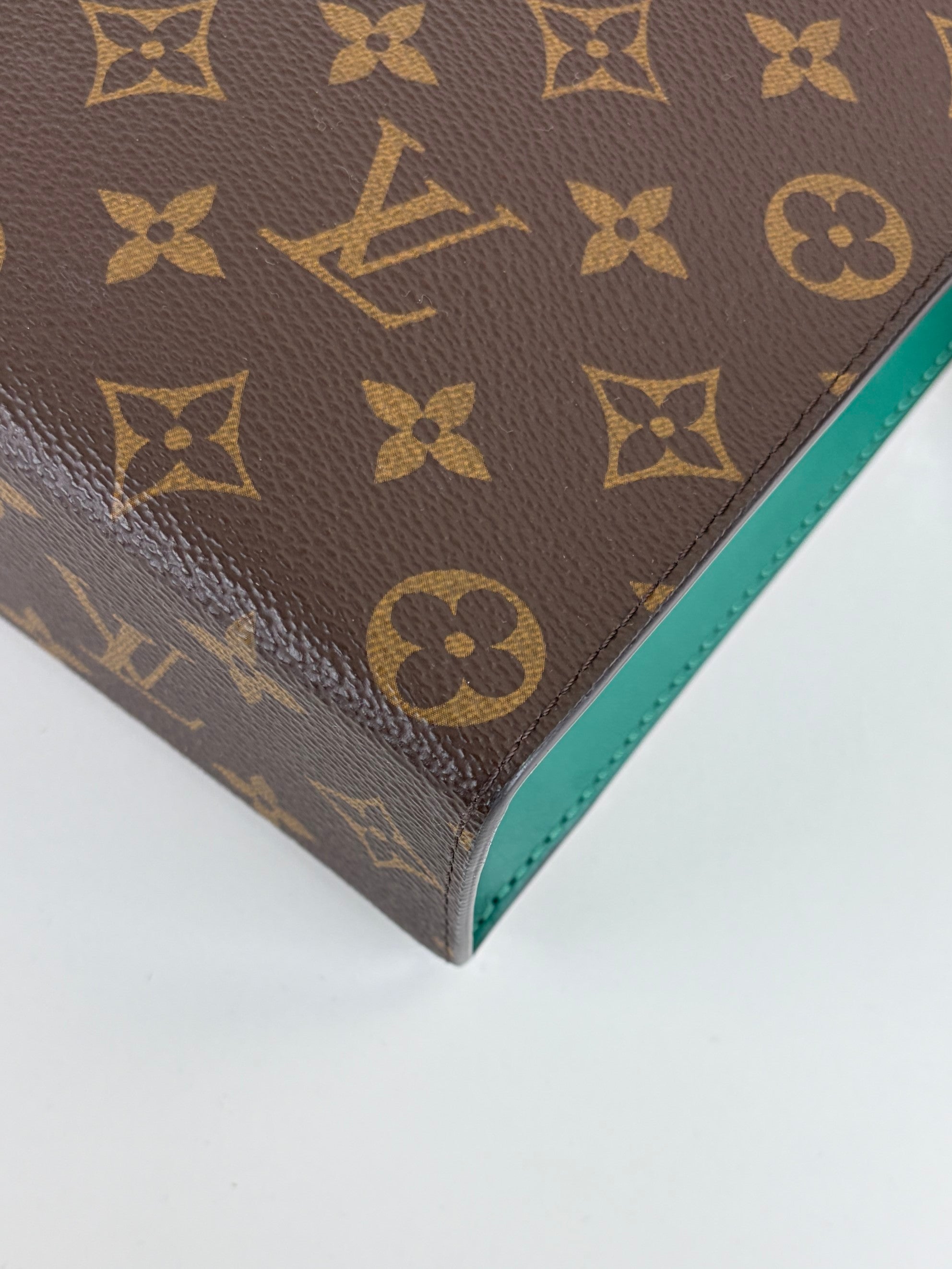 louis Vuitton voyage MM pochette green with invoice