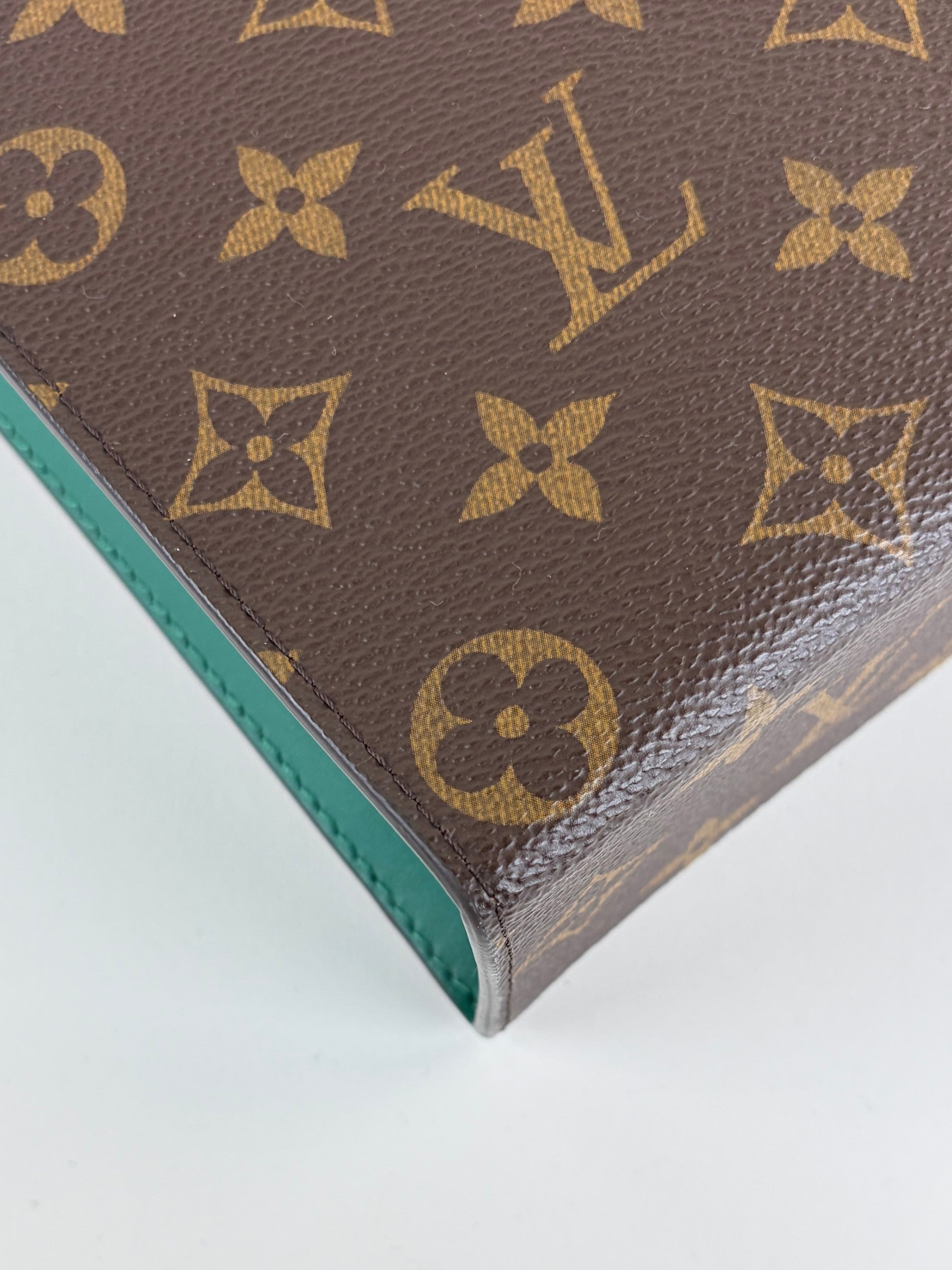 louis Vuitton voyage MM pochette green with invoice