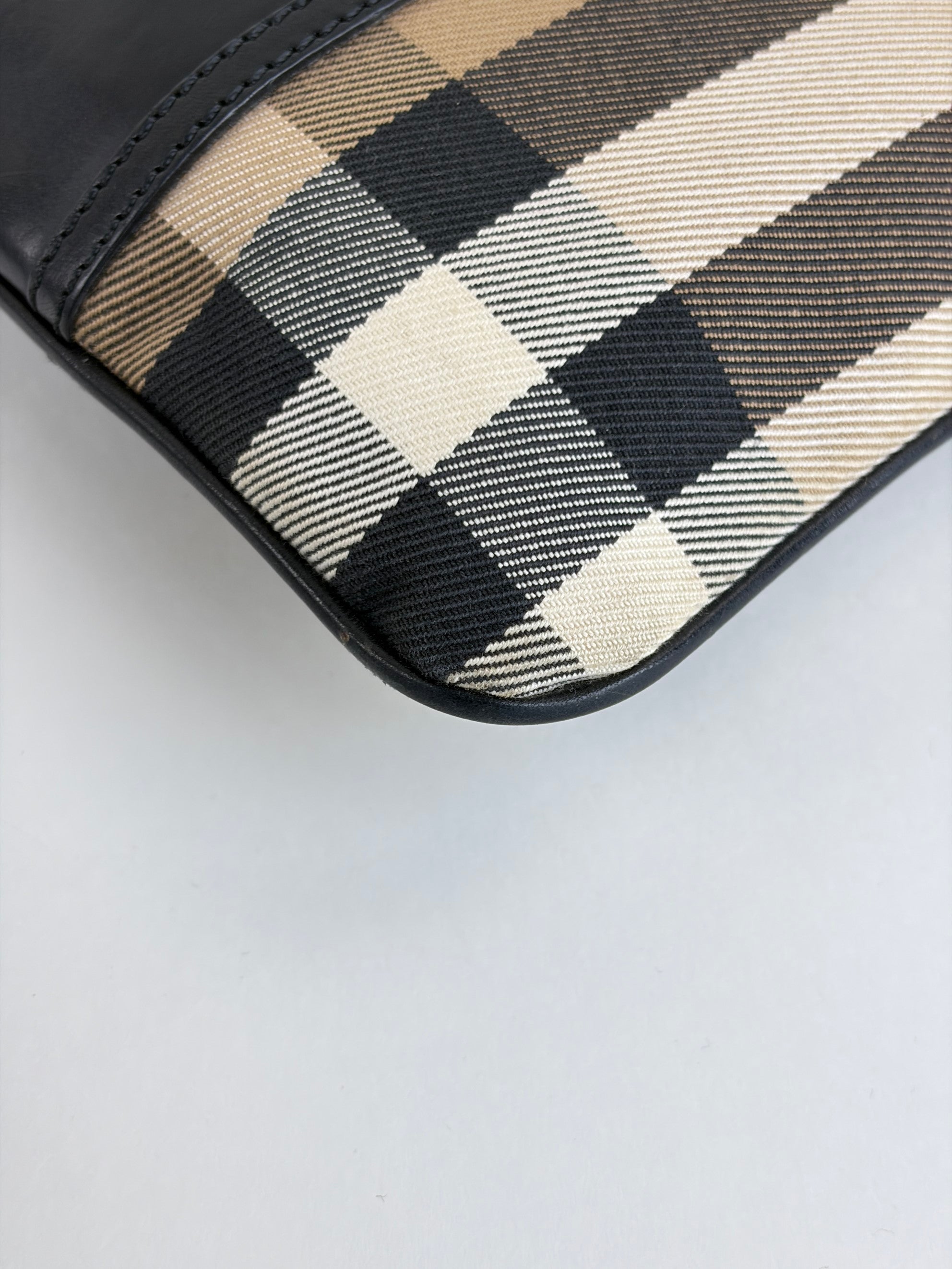 Burberry black leather /house check canvas Peyton