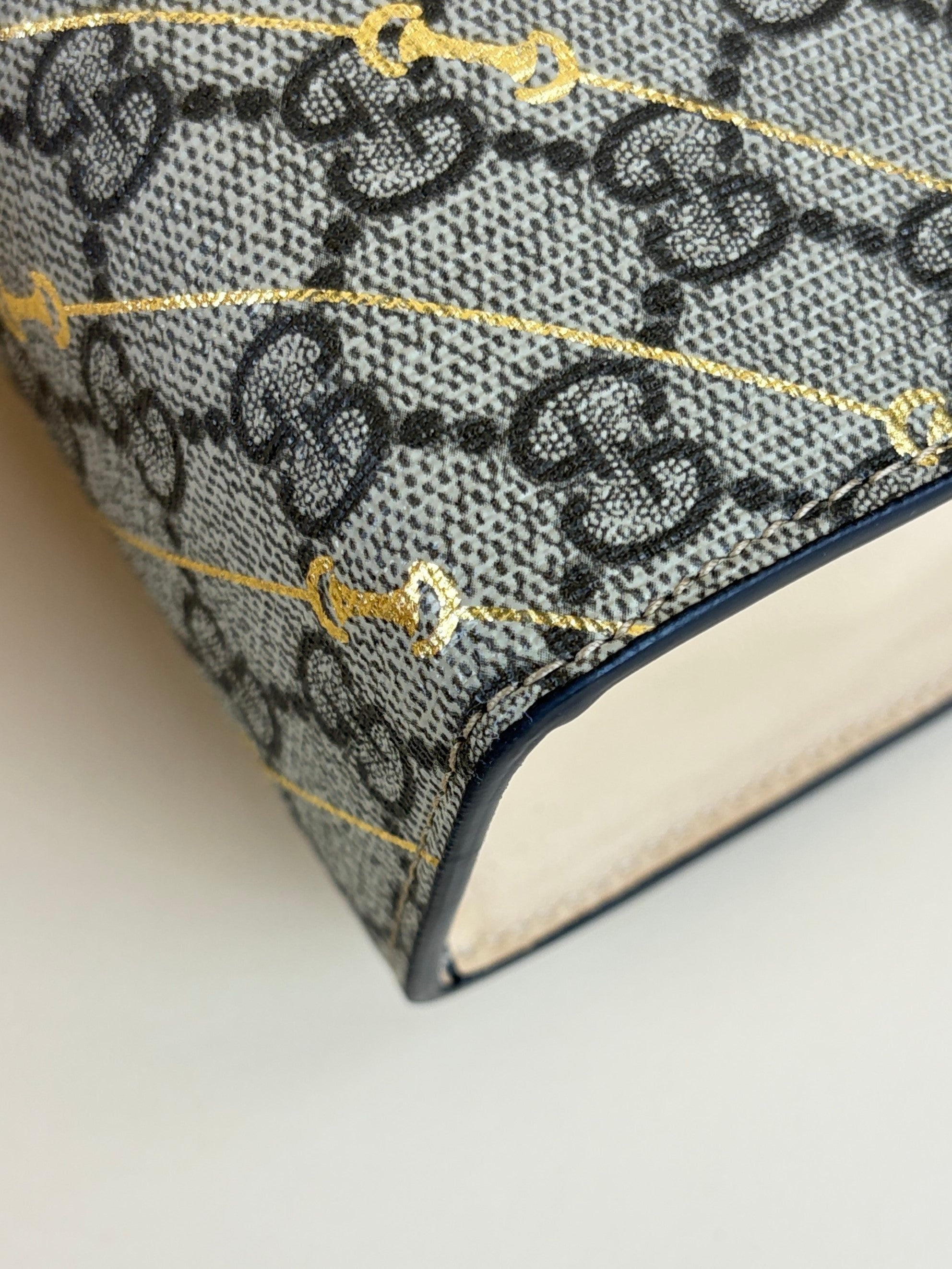 Gucci beige gg supreme monogram canvas and calfskin with gold horse bit print pouch