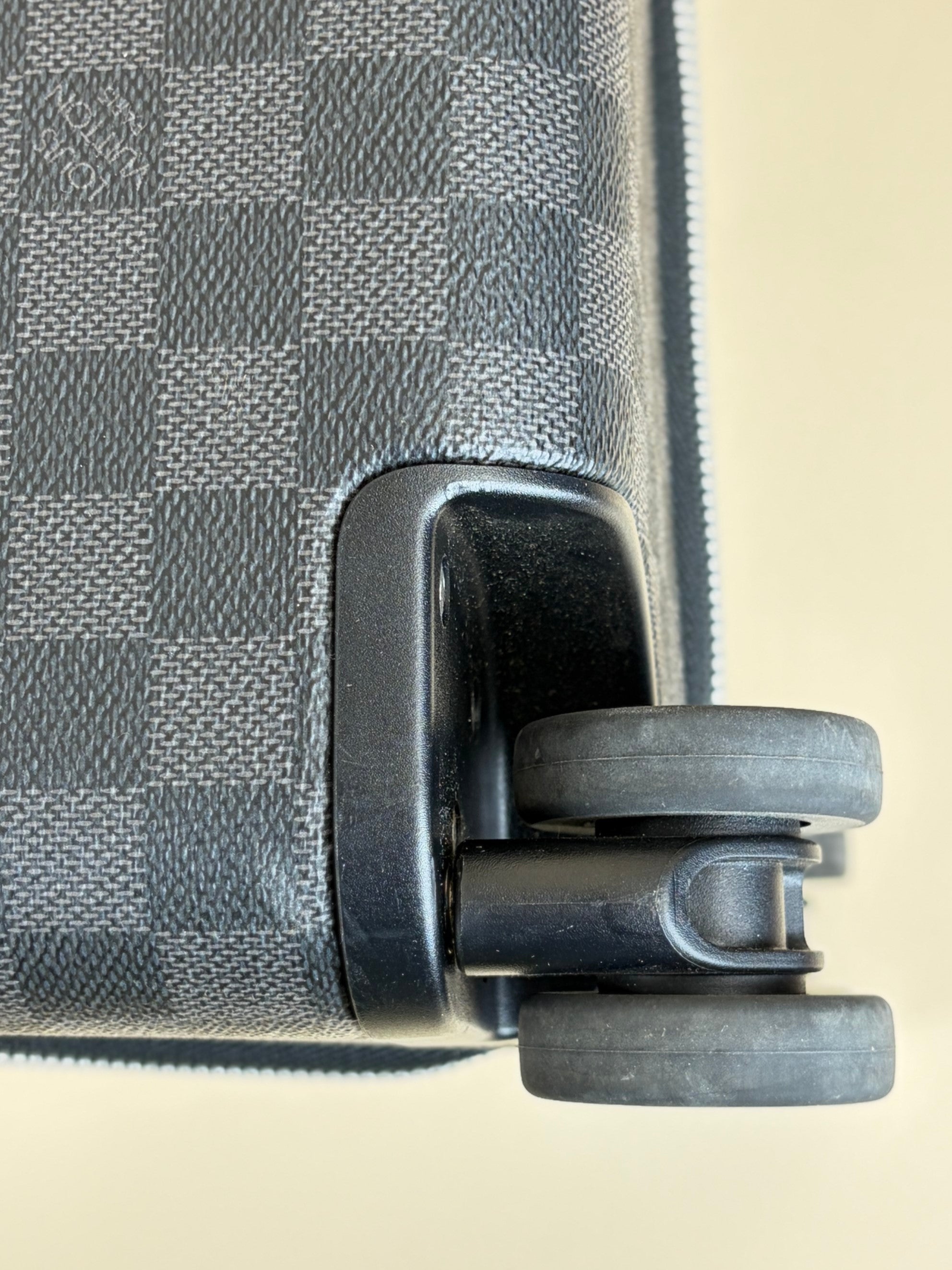 Louis Vuitton Bicolor Damier Graphite Horizon 50 Rolling Luggage Bag