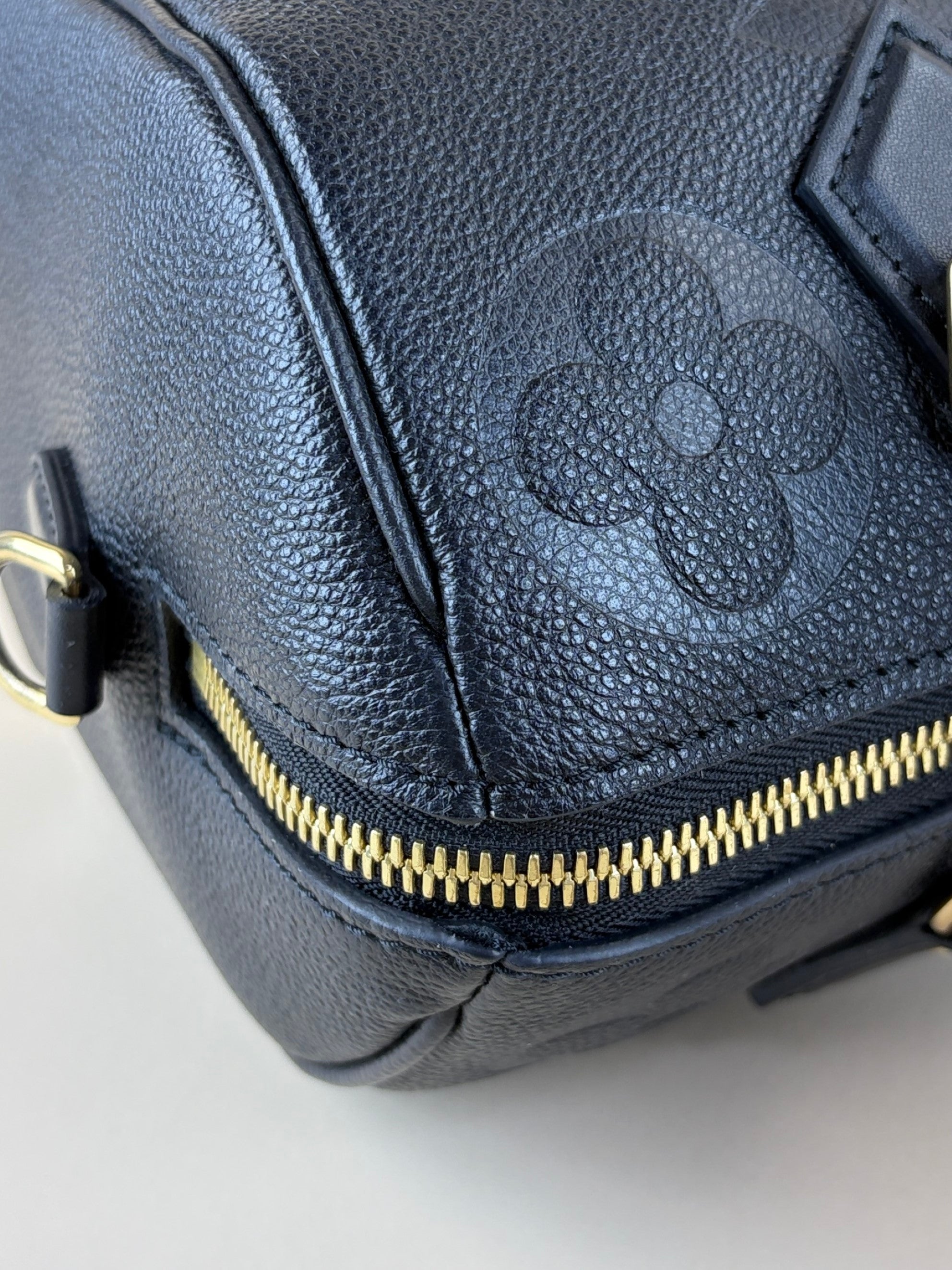 Louis Vuitton Black Monogram Imprinted leather speedy bandoliered 25tote bag