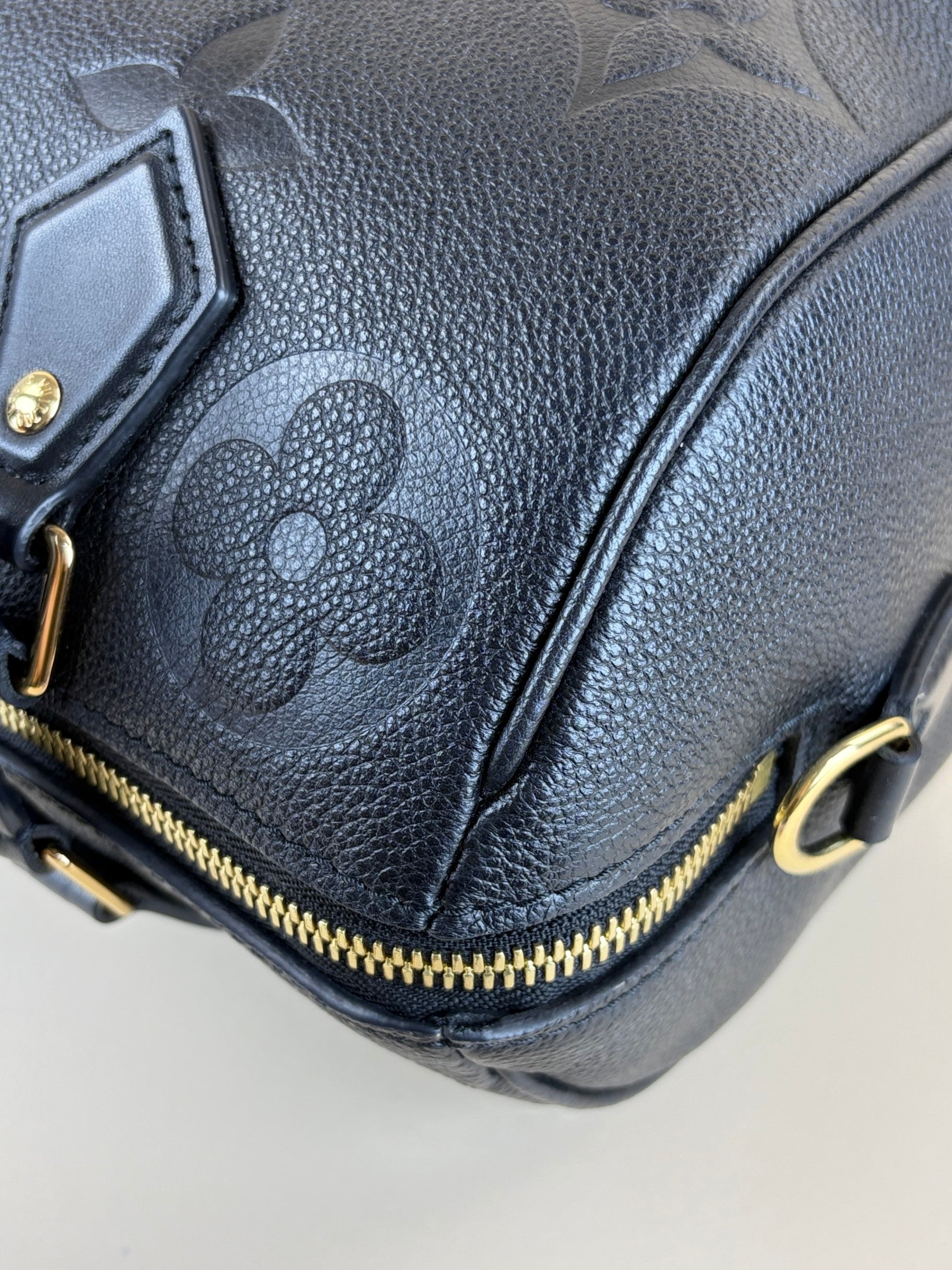 Louis Vuitton Black Monogram Imprinted leather speedy bandoliered 25tote bag