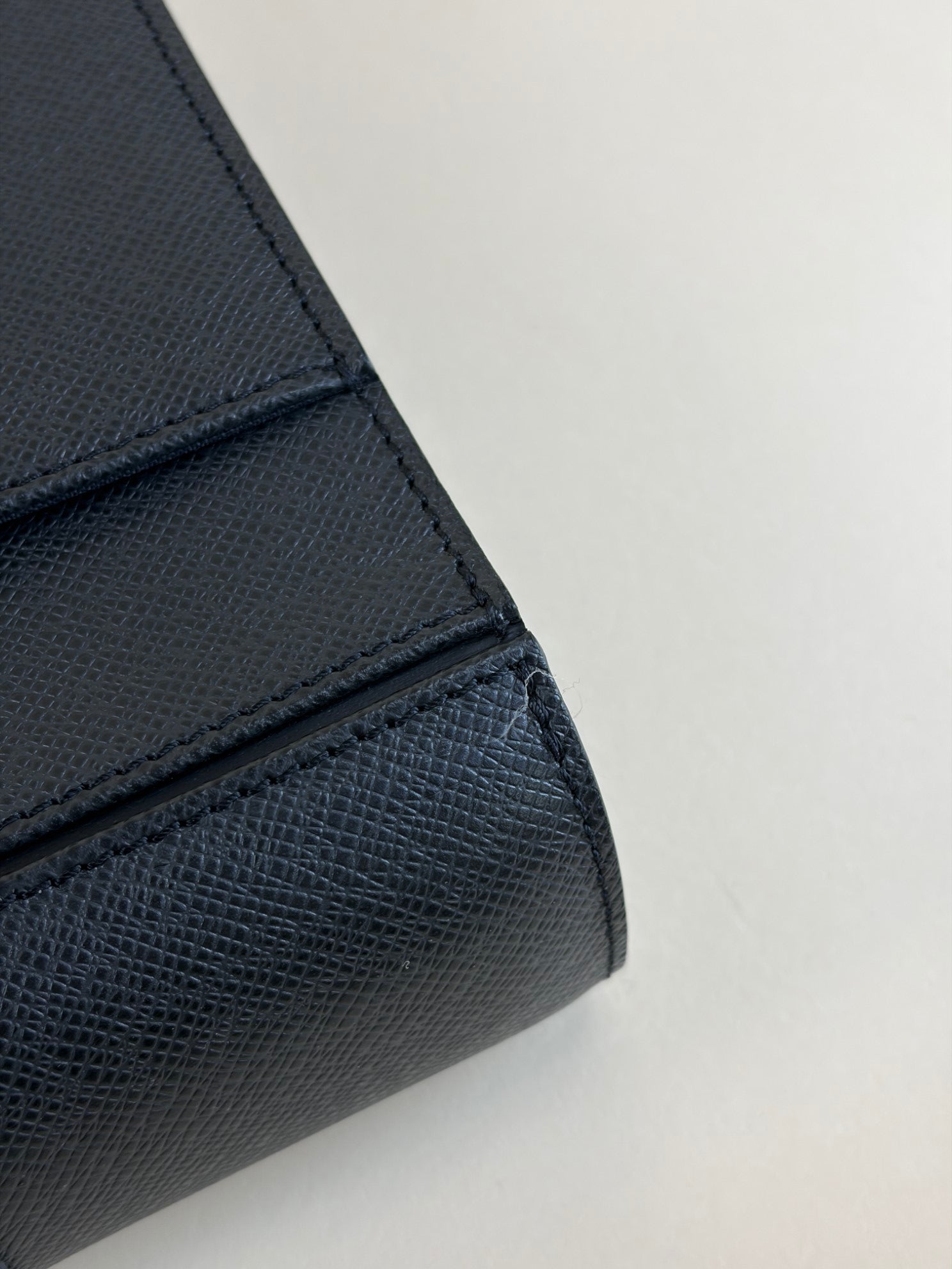 louis vuitton adoise taiga leather dark grey rousto 1 compartment business bag