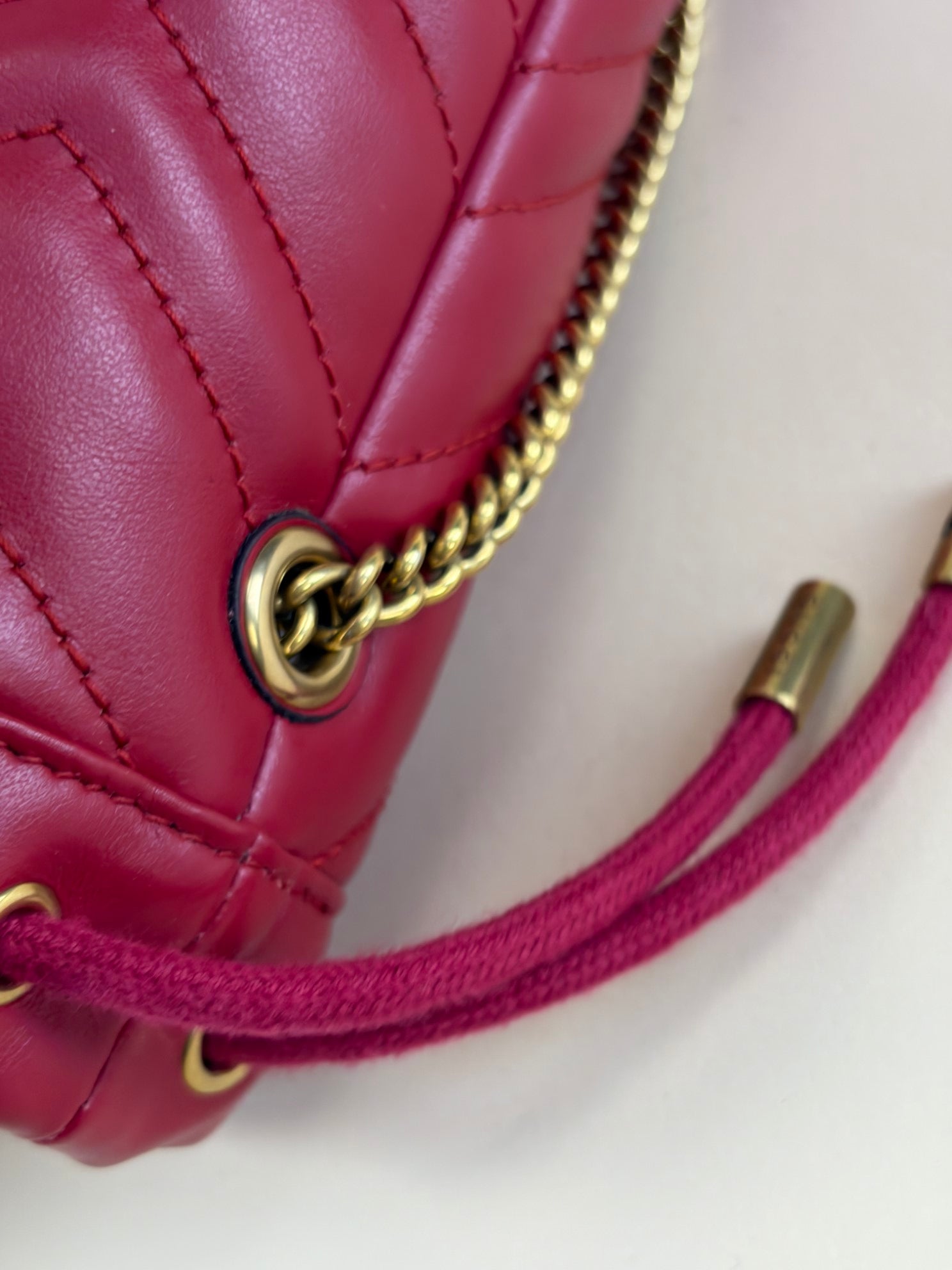 Gucci red calf skin matelassé mini gg Marmont backet bag