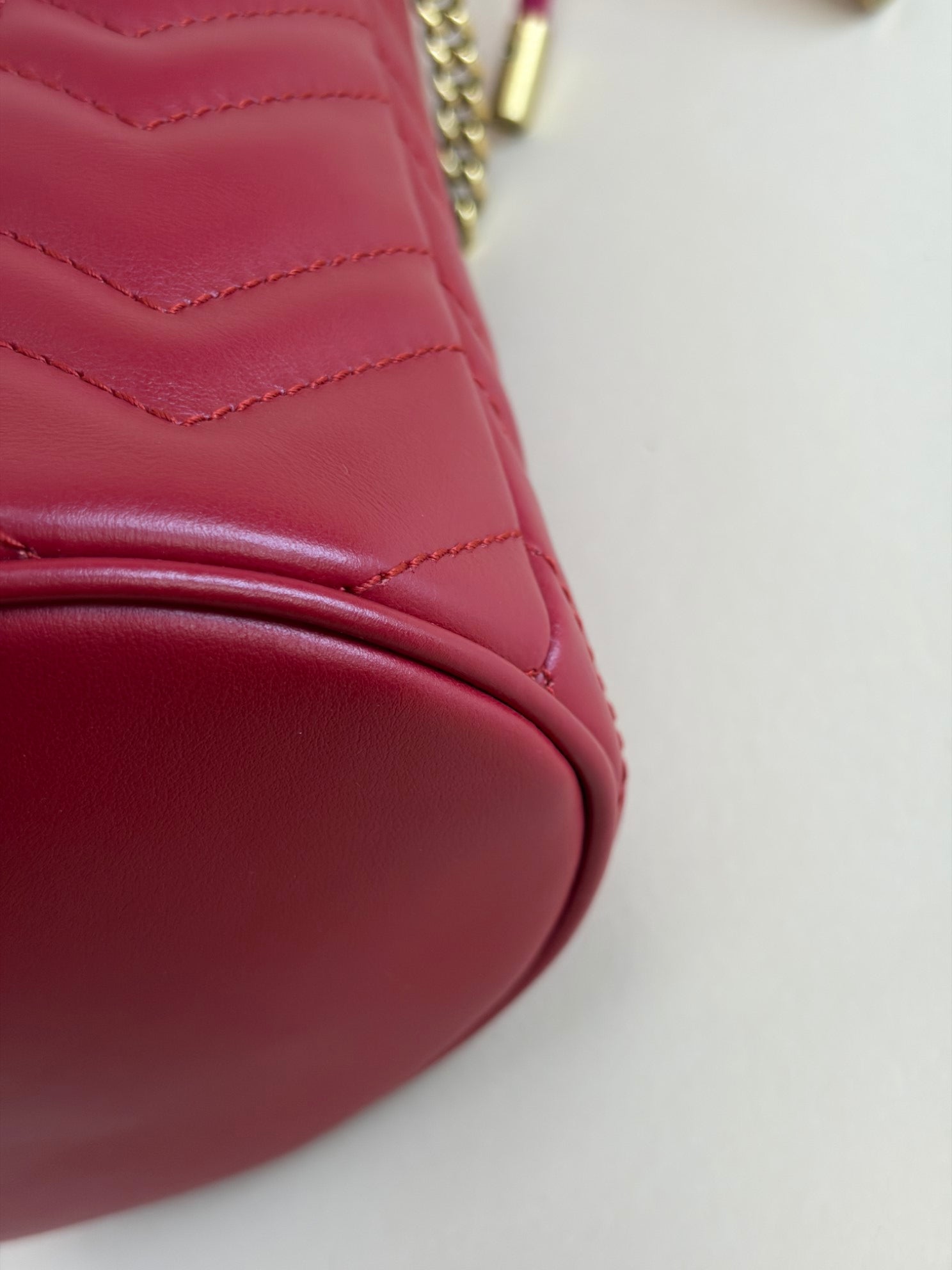 Gucci red calf skin matelassé mini gg Marmont backet bag