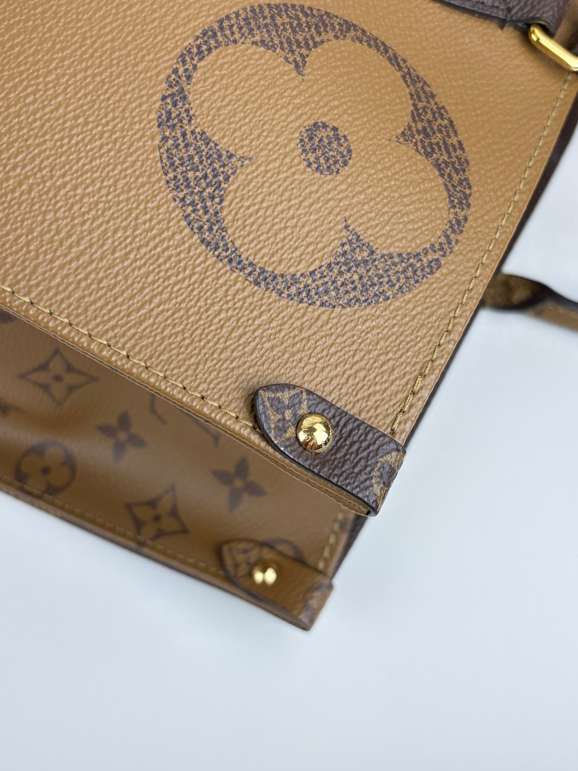 Louis Vuitton Monogram giant canvas on the go GM tote bag