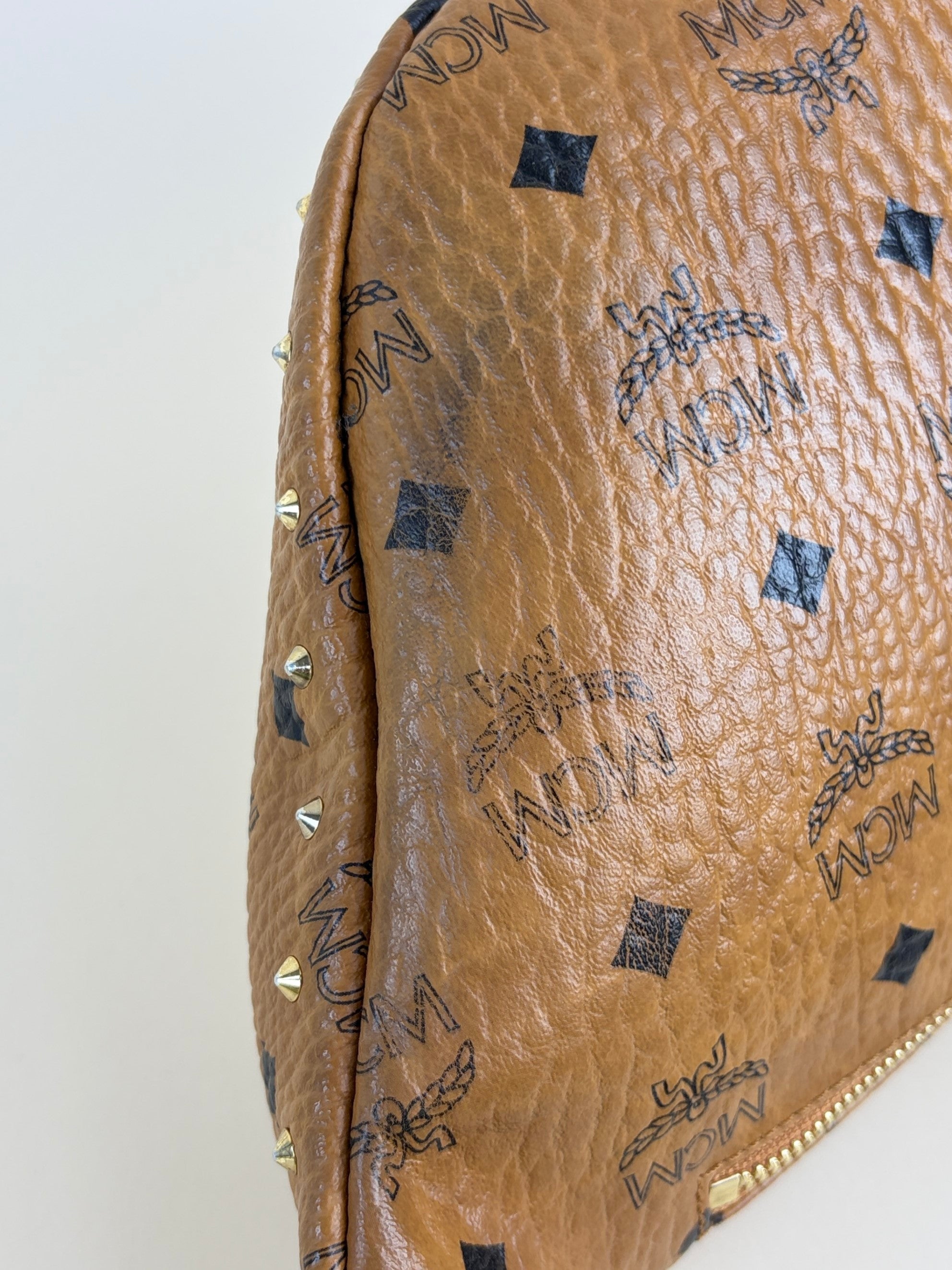 MCM cognac fursten visitors studded outhine Camel larag belt bag