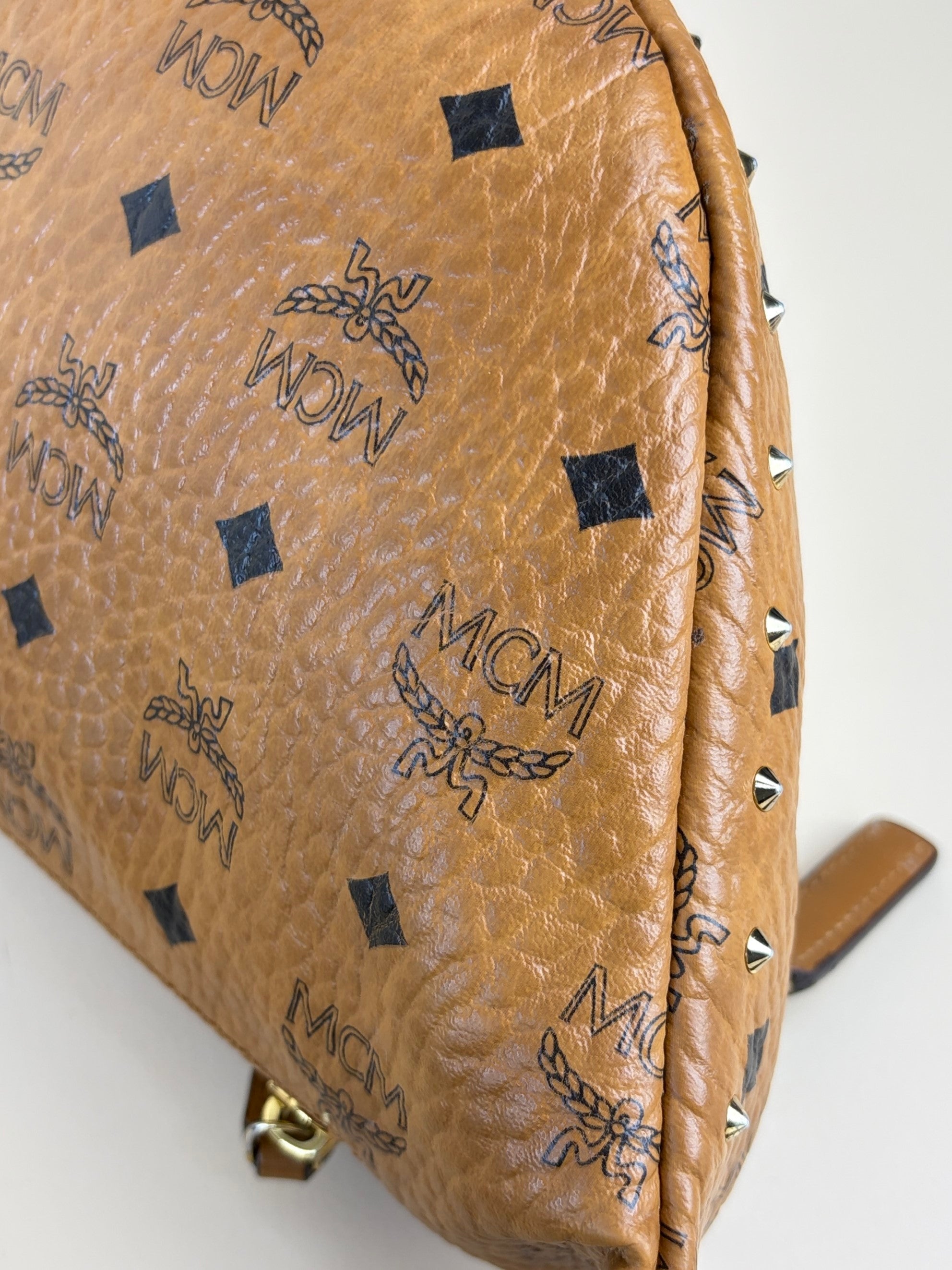 MCM cognac fursten visitors studded outhine Camel larag belt bag