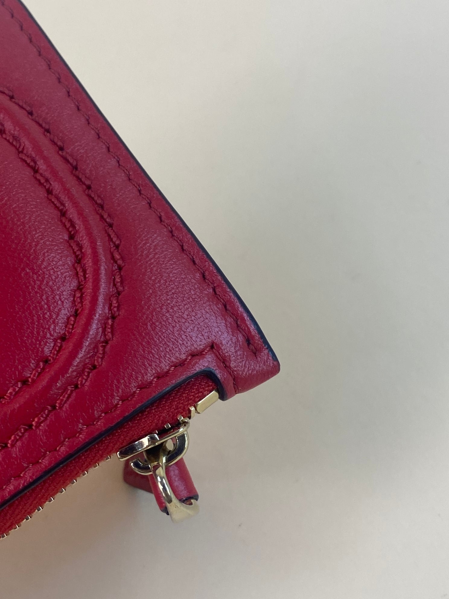 Valentino v logo walks zip red card holder