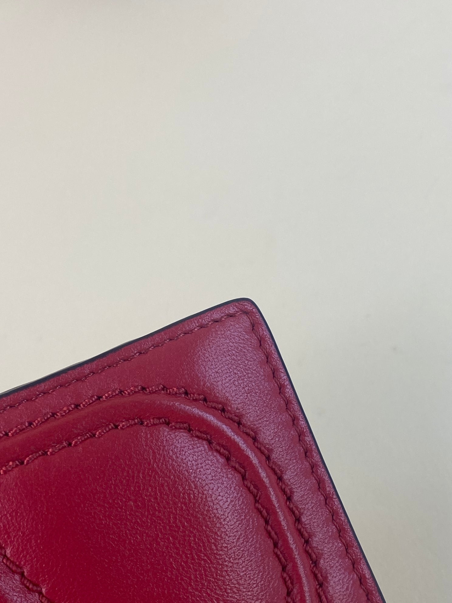 Valentino v logo walks zip red card holder